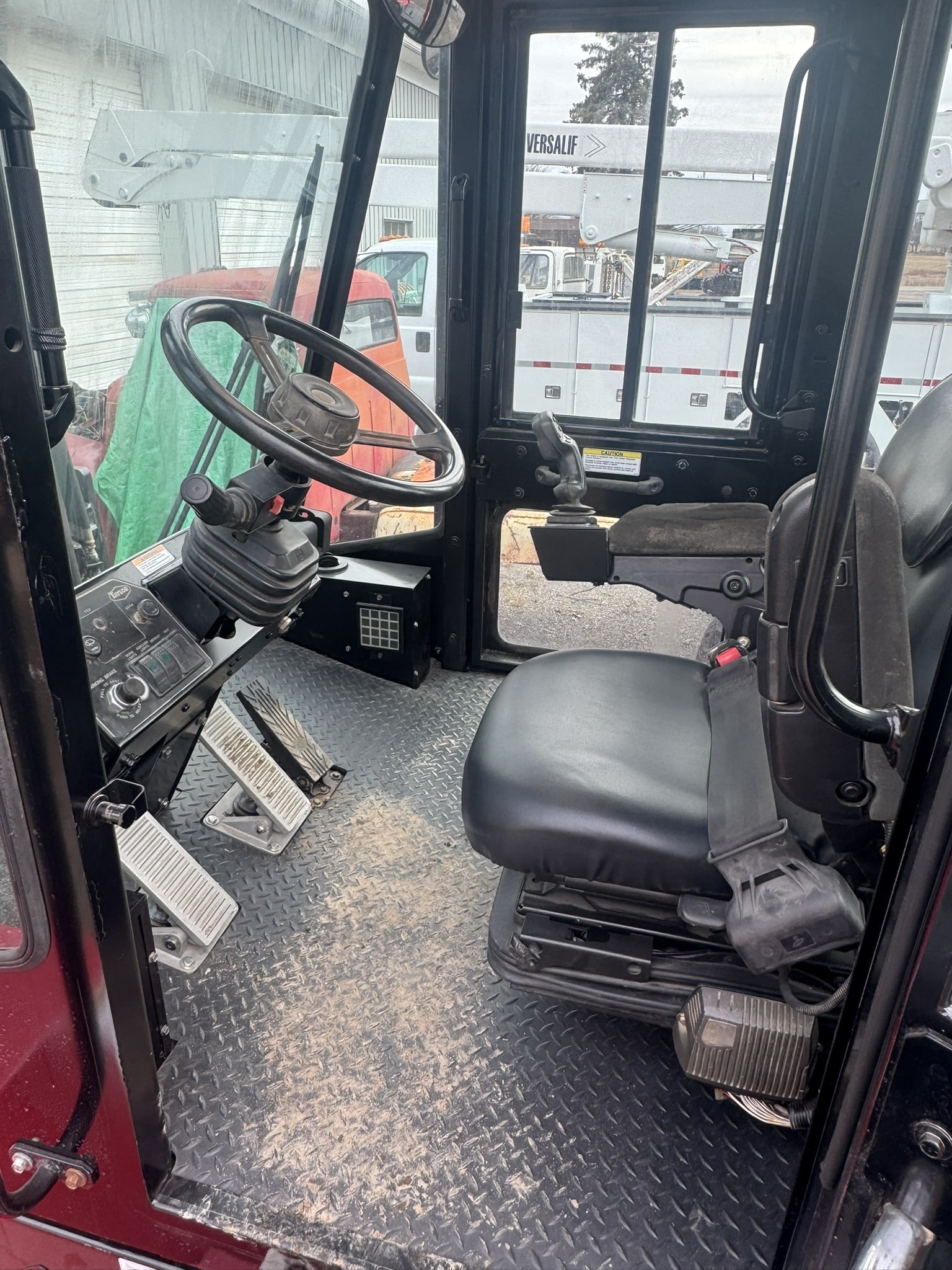 TAYLOR TX360L DIESEL FORKLIFT- 36,000 LBS CAPACITY-LOW HOURS- COMPLETELY RECONDITIONED - Image 6