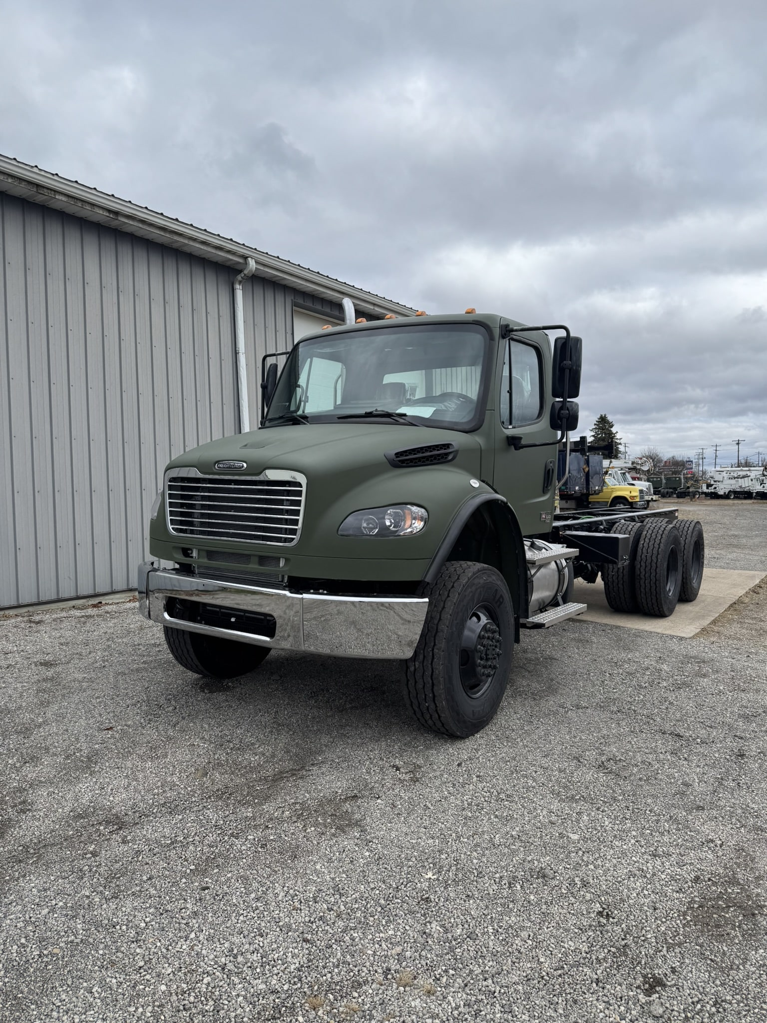 2026 FREIGHTLINER M2 106 PLUS 6X6 CAB & CHASSIS - Image 3