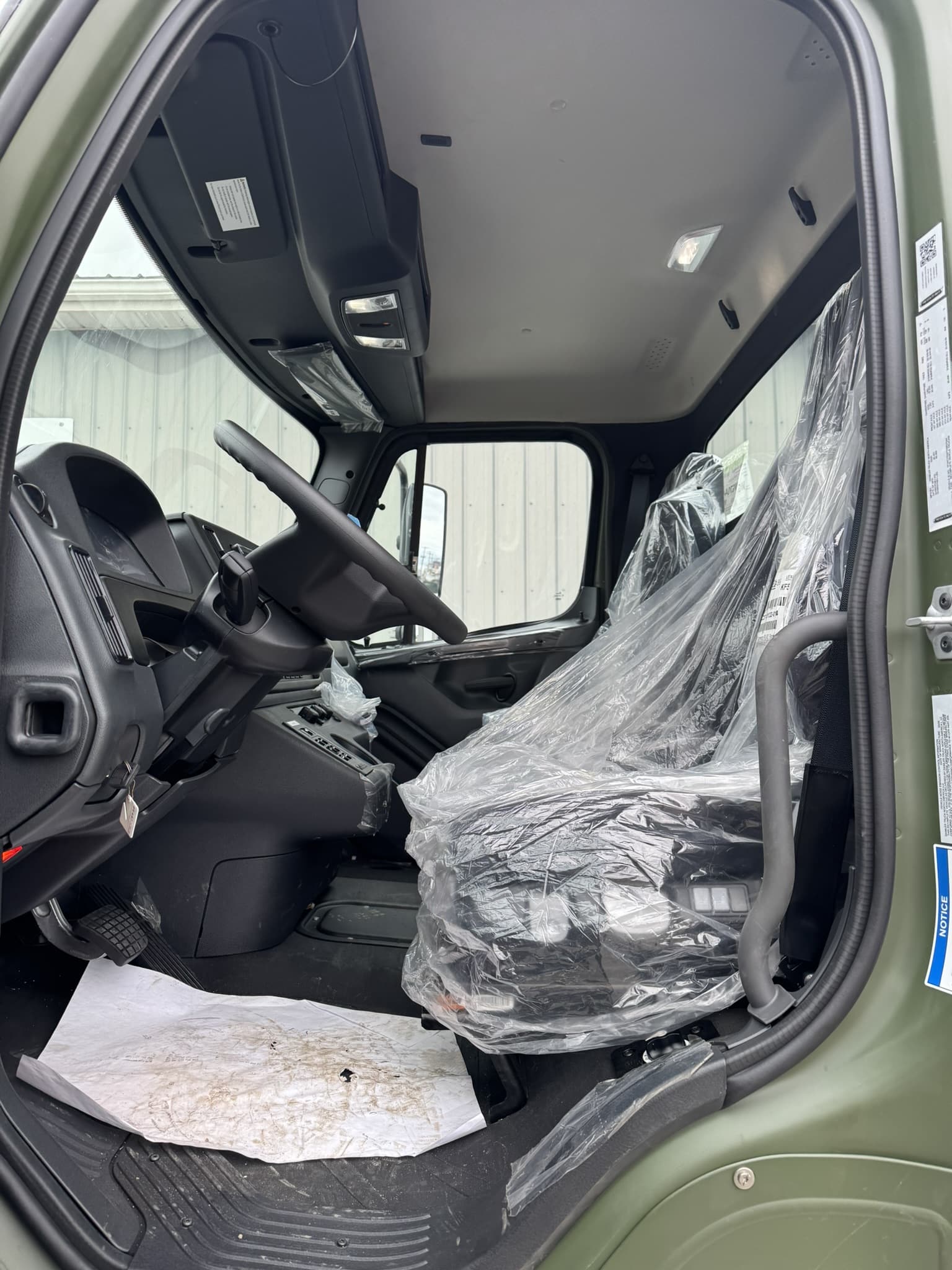 2026 FREIGHTLINER M2 106 PLUS 6X6 CAB & CHASSIS - Image 6