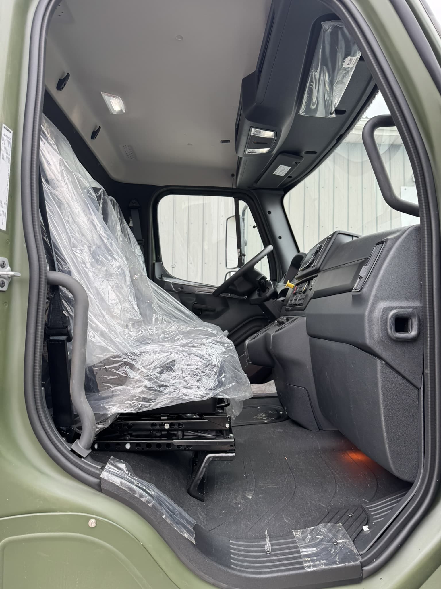 2026 FREIGHTLINER M2 106 PLUS 6X6 CAB & CHASSIS - Image 21