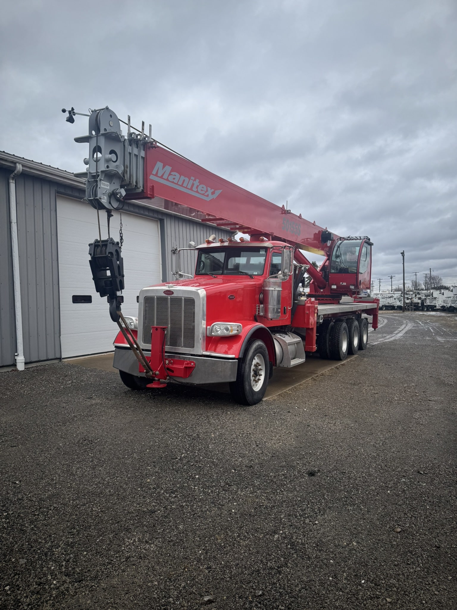 50 TON MANITEX 50155 CRANE ON A 2014 PETERBILT 367 CHASSIS- 155' BOOM - Image 2