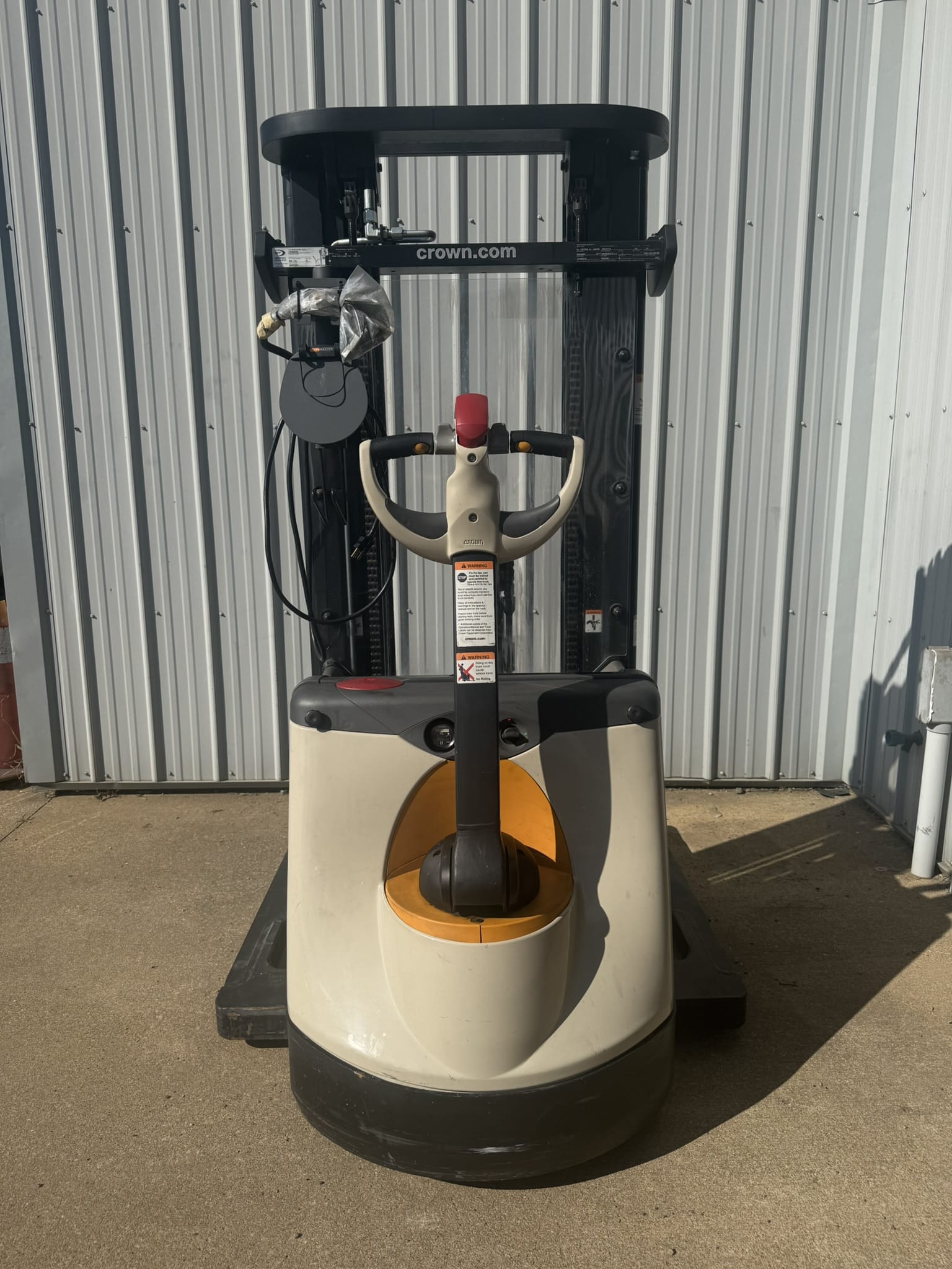 2016 CROWN ST3000-25 WALKING ELECTRIC PALLET STACKER- 2,500 LBS CAPACITY-LESS THAN 50 HOURS - Image 13