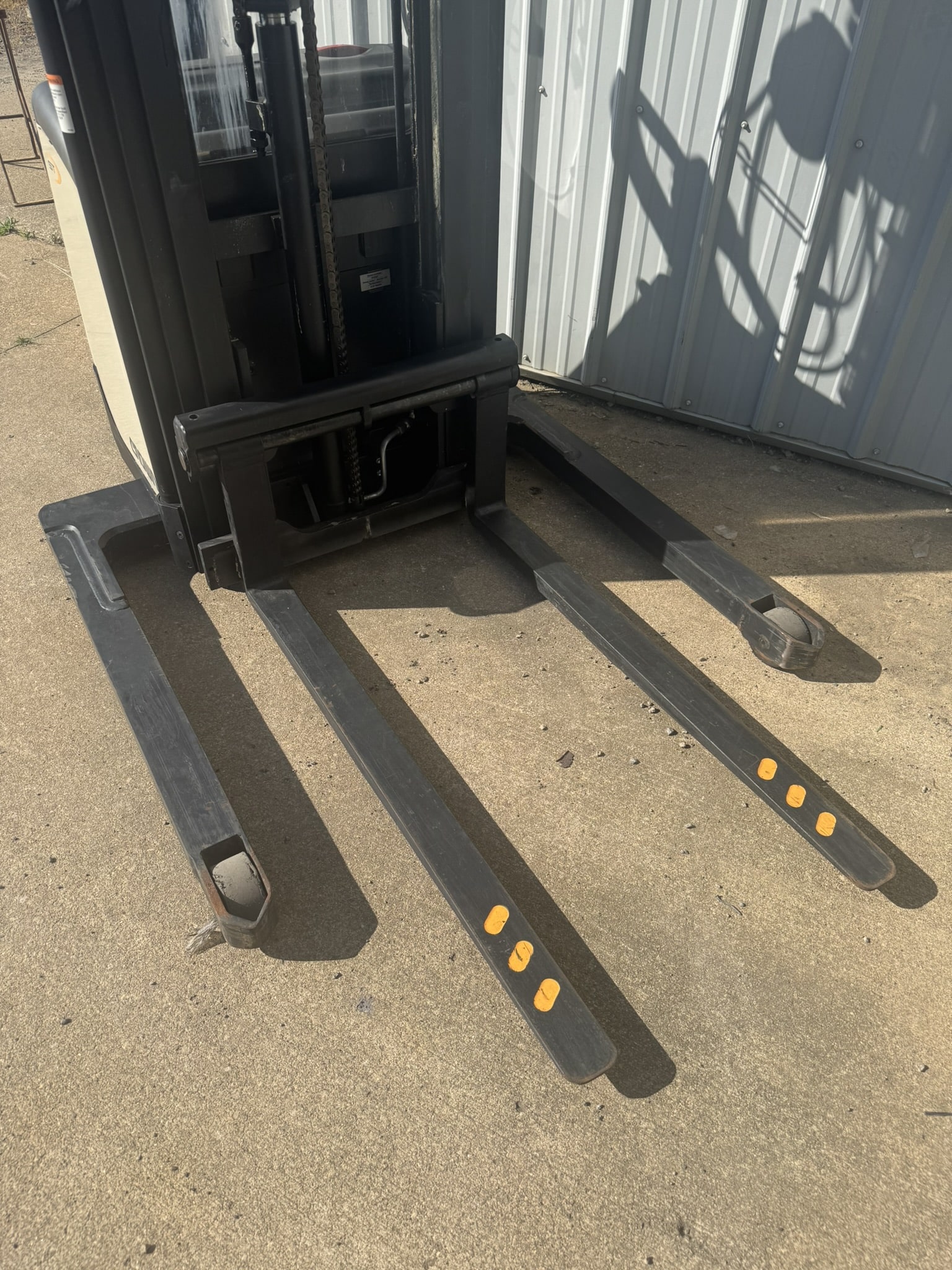 2016 CROWN ST3000-25 WALKING ELECTRIC PALLET STACKER- 2,500 LBS CAPACITY-LESS THAN 50 HOURS - Image 9