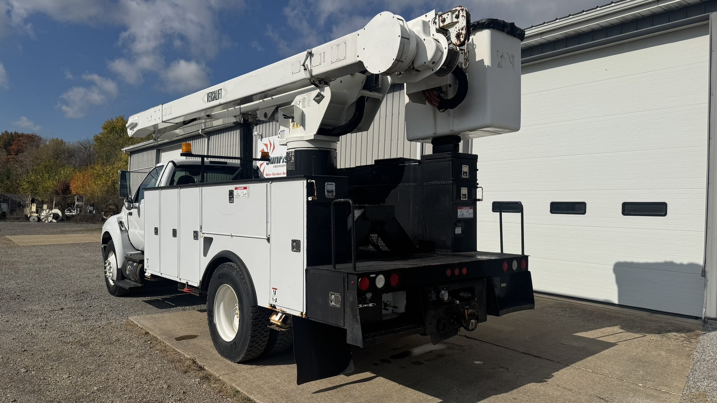 60' VERSALIFT VO355MHI ON 2009 FORD F750 4X4 CHASSIS 4X2 - Image 5