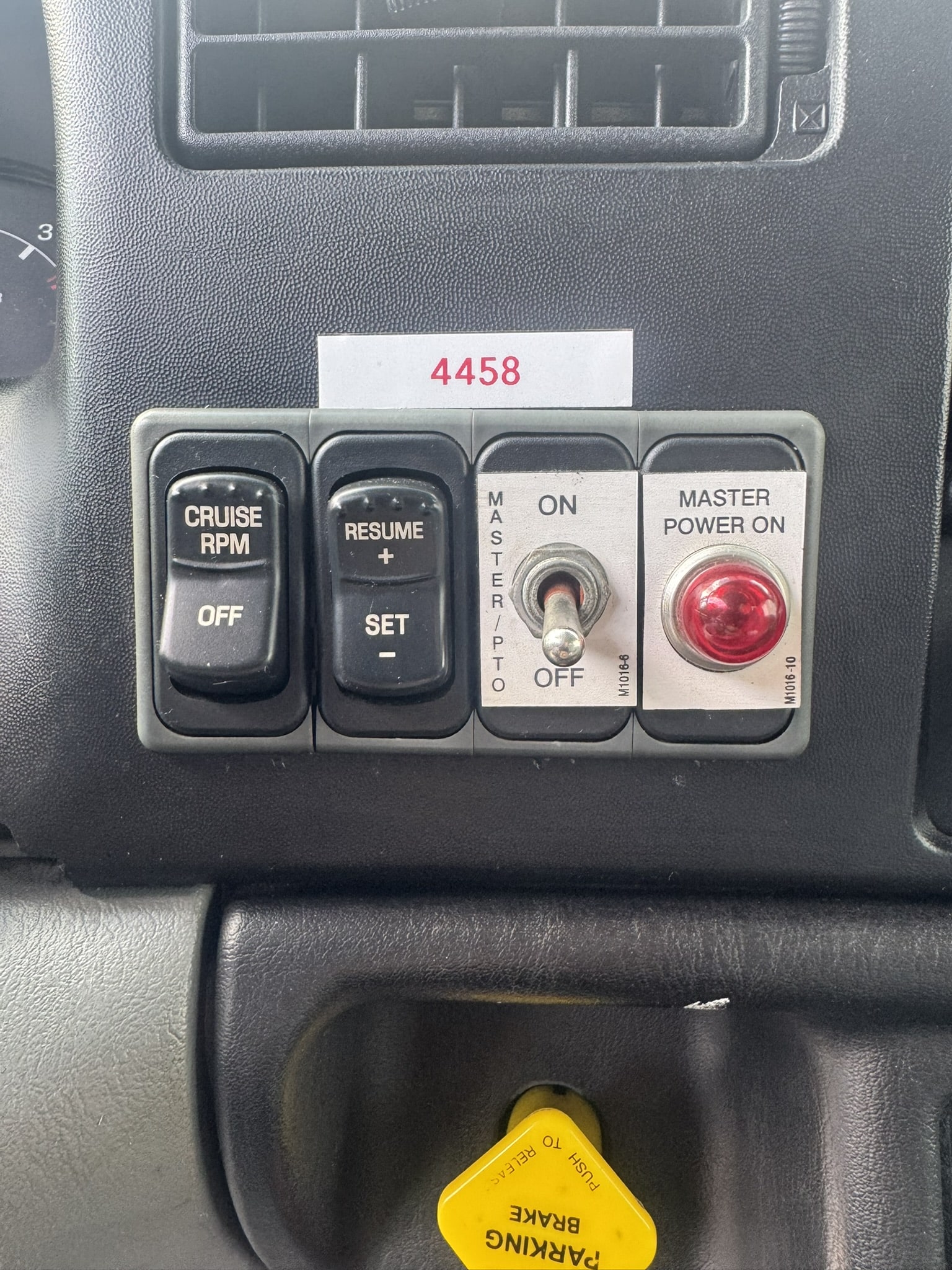 60' VERSALIFT VO355MHI ON 2009 FORD F750 4X4 CHASSIS 4X2 - Image 16