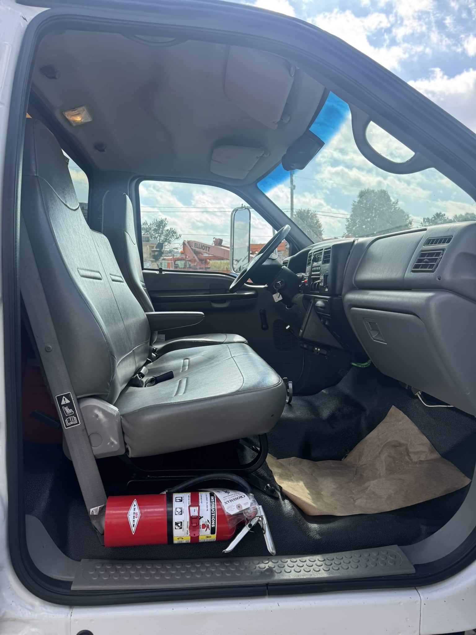 60' VERSALIFT VO355MHI ON 2009 FORD F750 4X4 CHASSIS 4X2 - Image 20