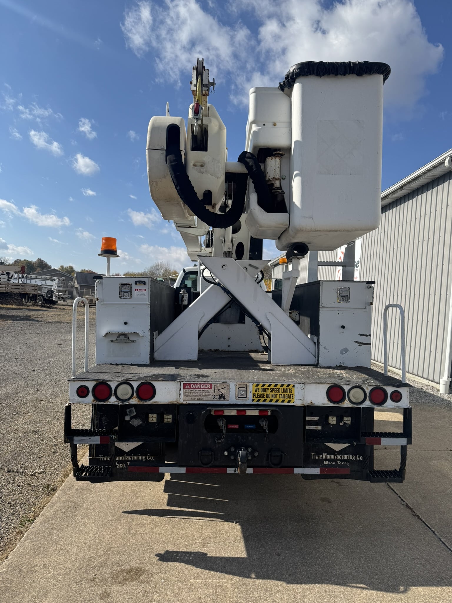 60' VERSALIFT VO355XMHI ON 2010 FORD F750 4X2 CHASSIS - Image 9