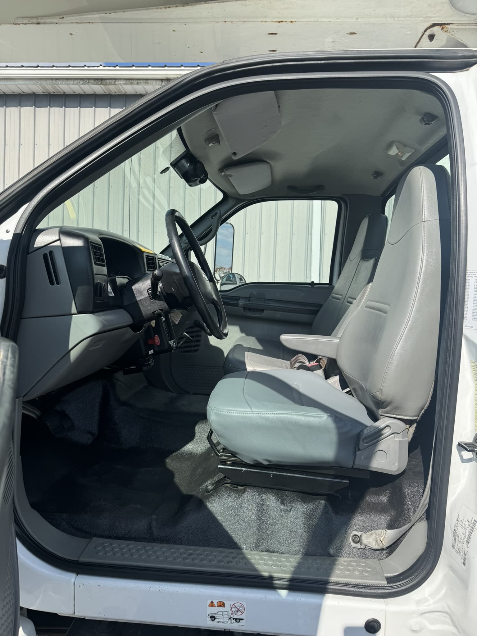 60' VERSALIFT VO355XMHI ON 2010 FORD F750 4X2 CHASSIS - Image 10