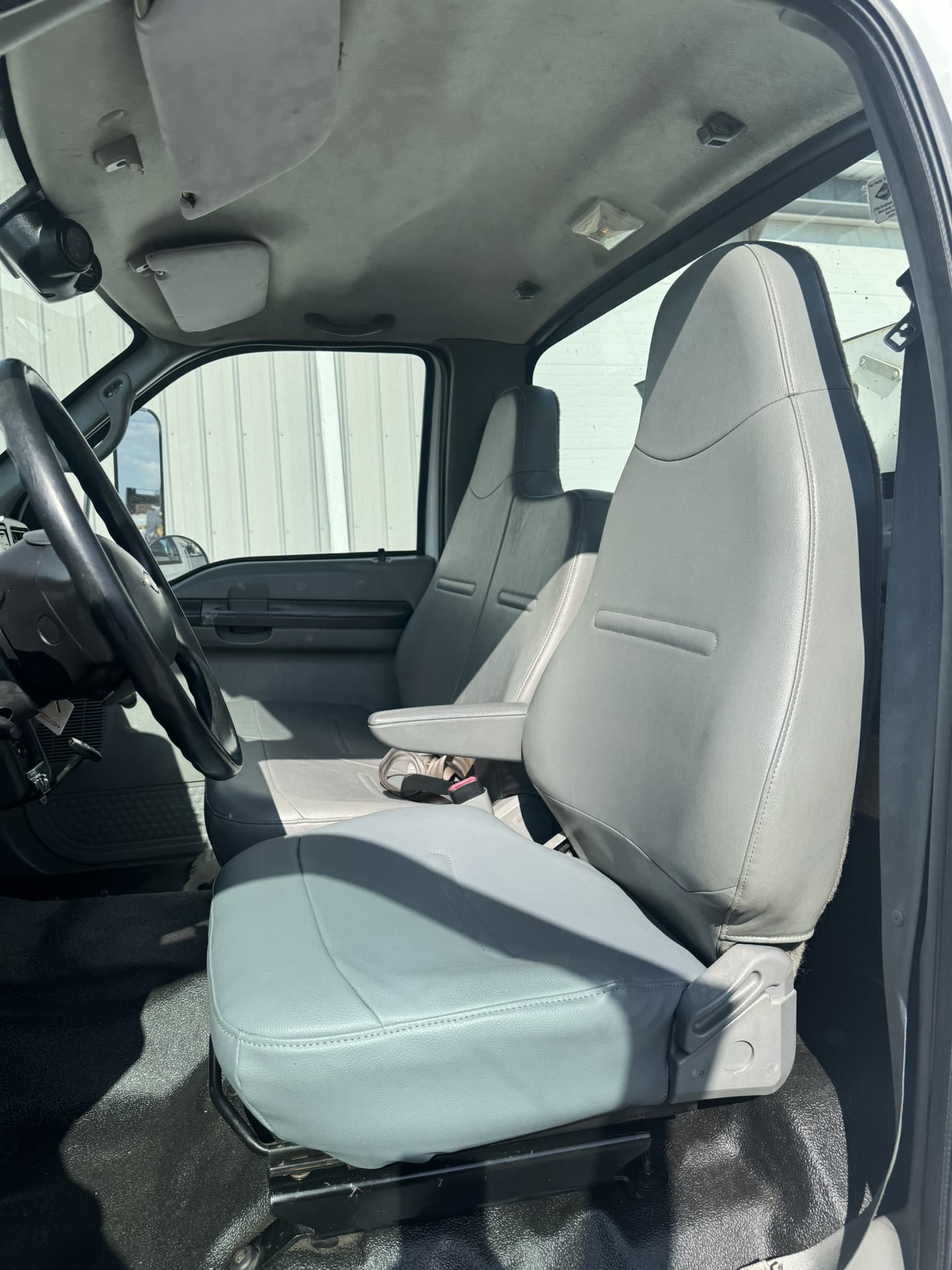 60' VERSALIFT VO355XMHI ON 2010 FORD F750 4X2 CHASSIS - Image 11