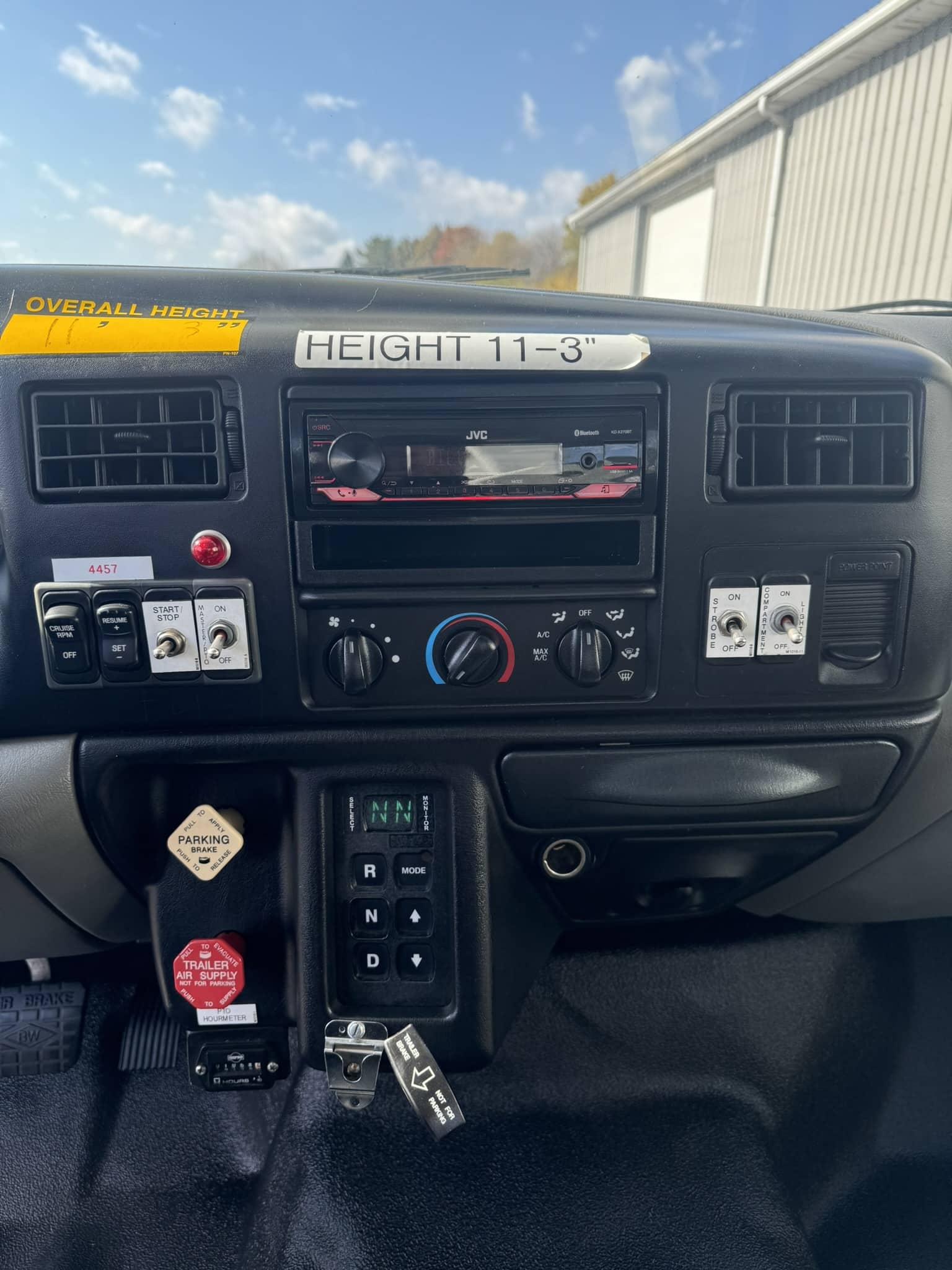 60' VERSALIFT VO355XMHI ON 2010 FORD F750 4X2 CHASSIS - Image 14