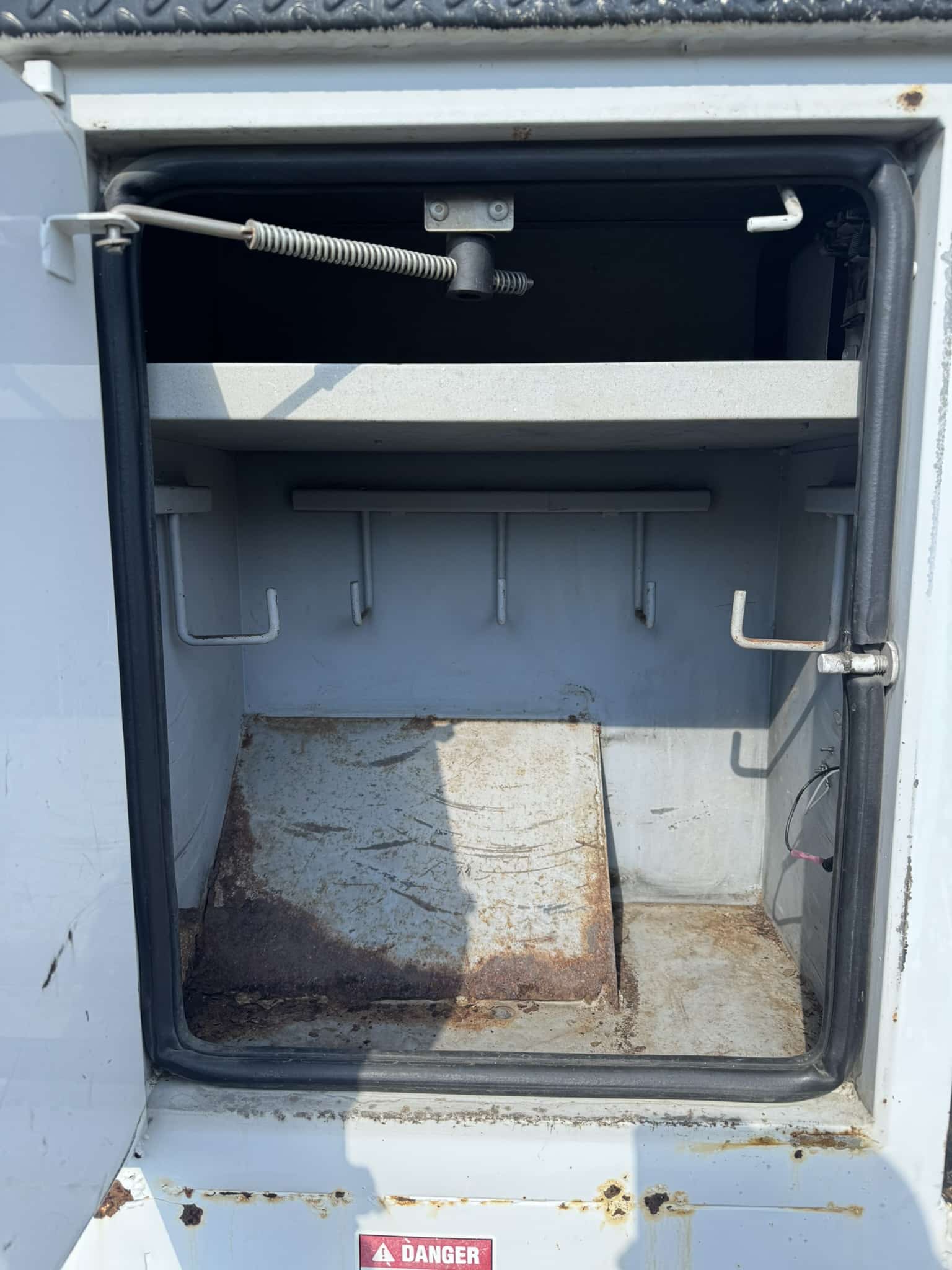 60' VERSALIFT VO355XMHI ON 2010 FORD F750 4X2 CHASSIS - Image 27