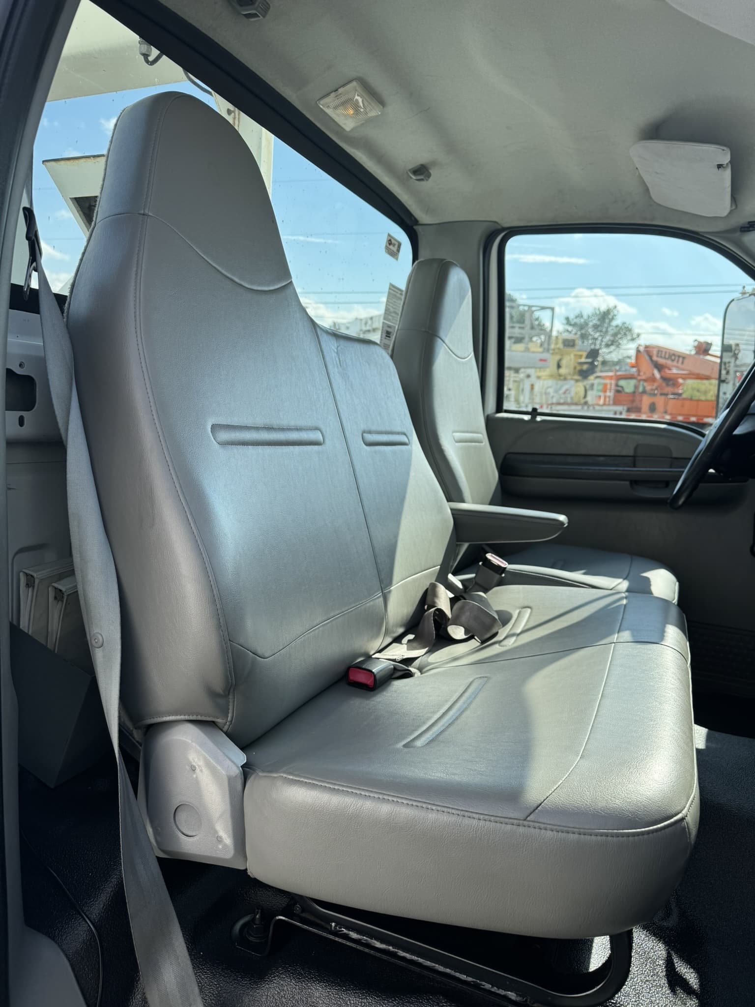 60' VERSALIFT VO355XMHI ON 2010 FORD F750 4X2 CHASSIS - Image 21