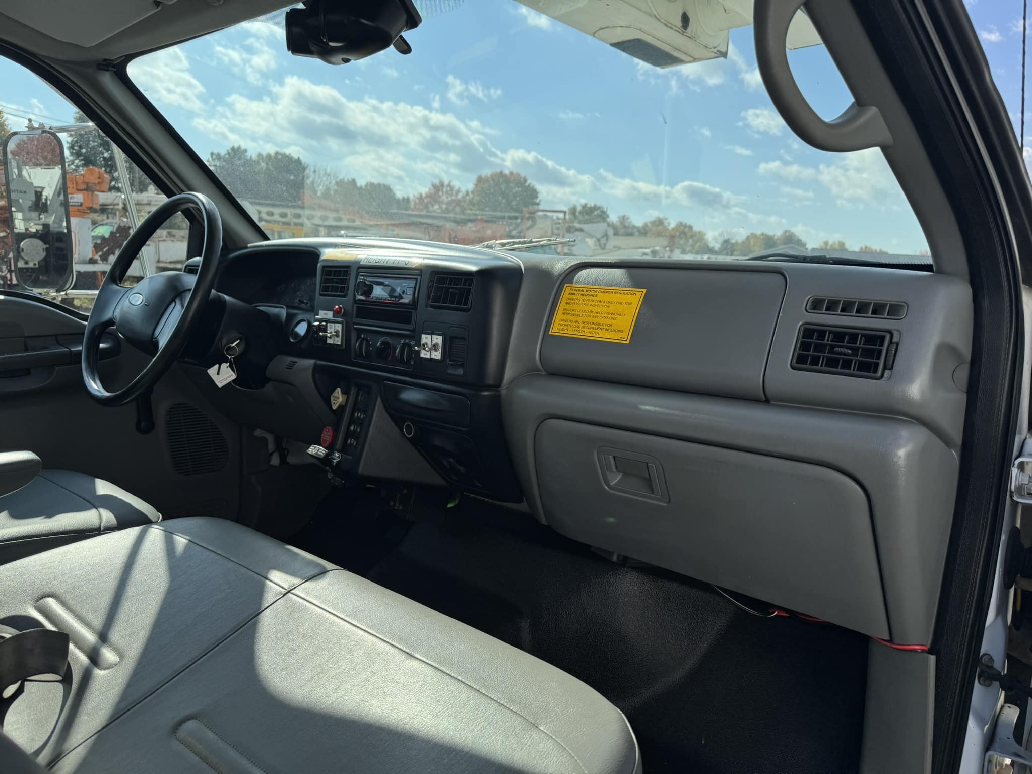 60' VERSALIFT VO355XMHI ON 2010 FORD F750 4X2 CHASSIS - Image 22