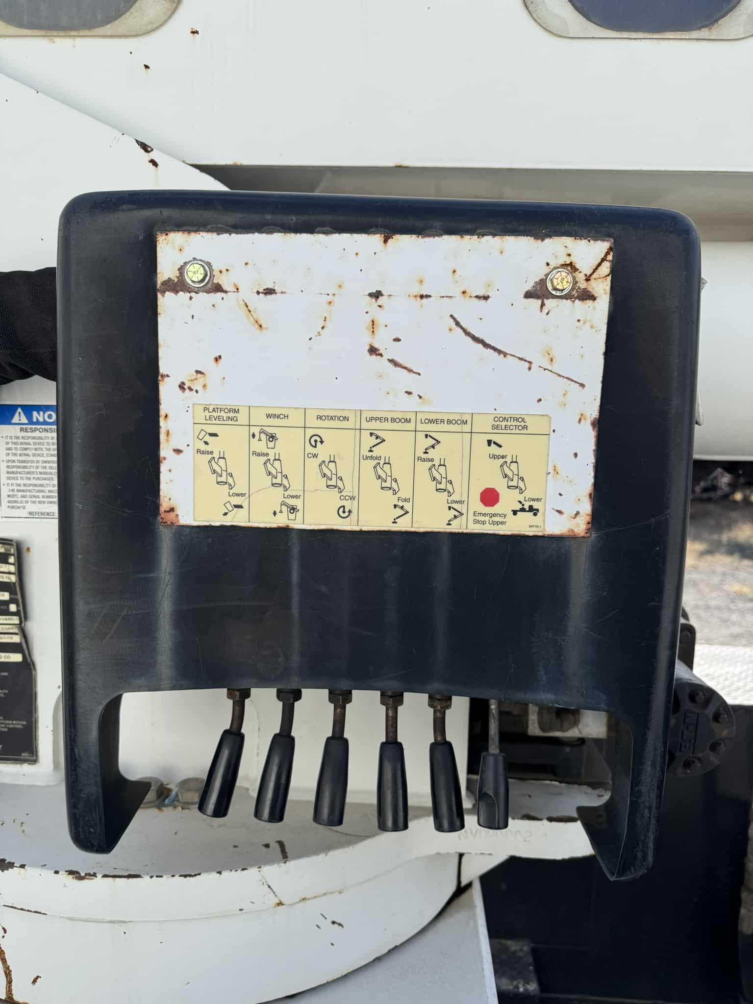 60' VERSALIFT VO355XMHI ON 2010 FORD F750 4X2 CHASSIS - Image 33