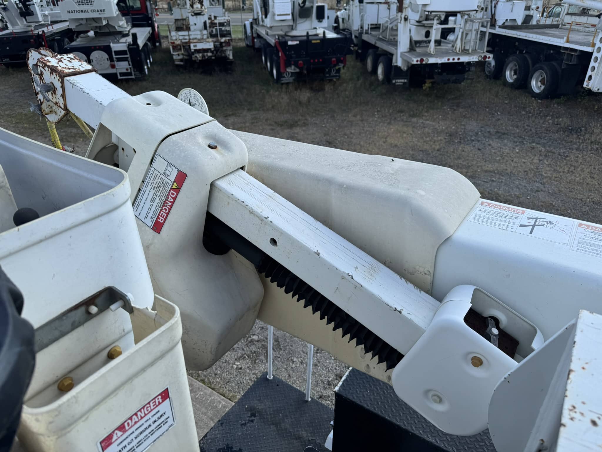 60' VERSALIFT VO355XMHI ON 2010 FORD F750 4X2 CHASSIS - Image 36