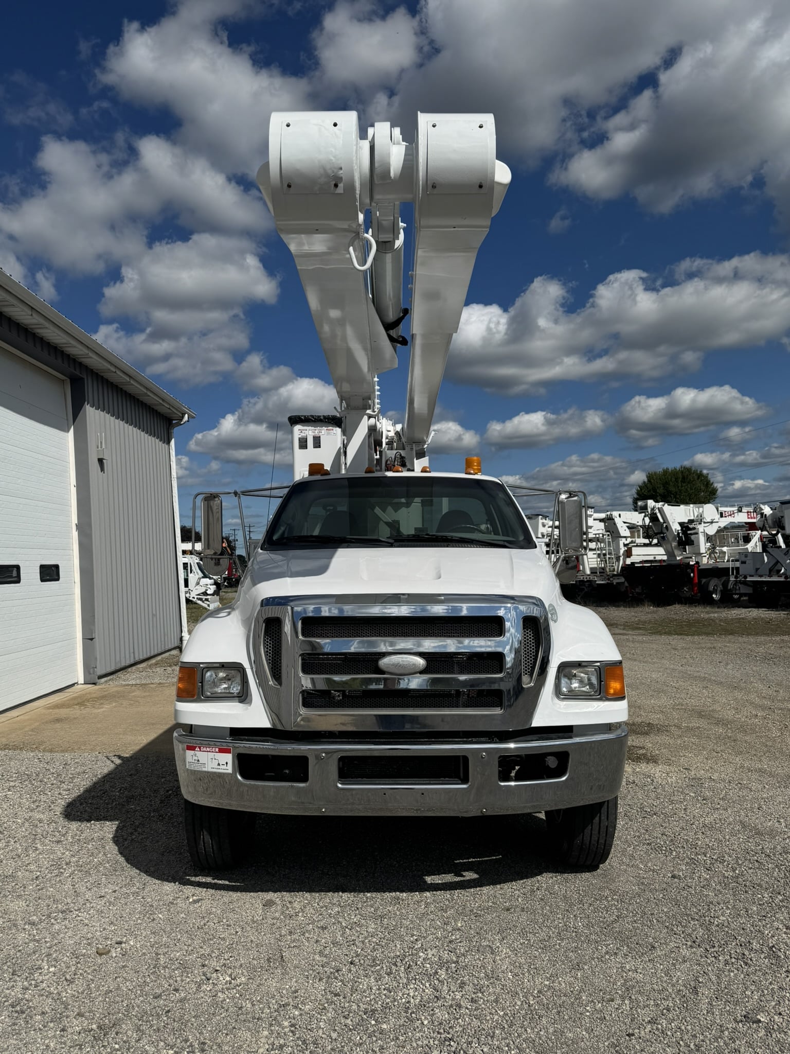 60' VERSALIFT VO355MHI ON 2009 FORD F750 CHASSIS 4X2 - Image 8