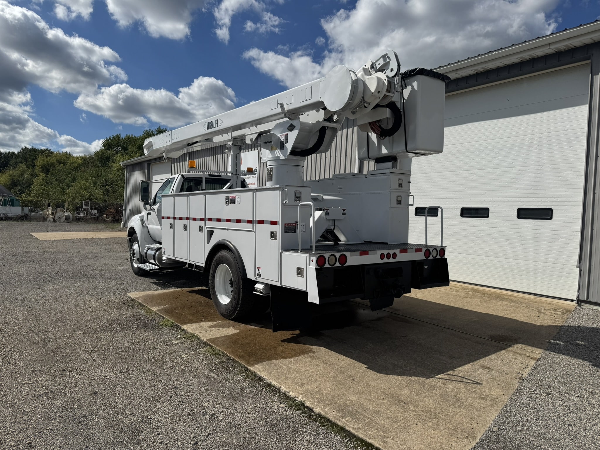 60' VERSALIFT VO355MHI ON 2009 FORD F750 CHASSIS 4X2 - Image 7