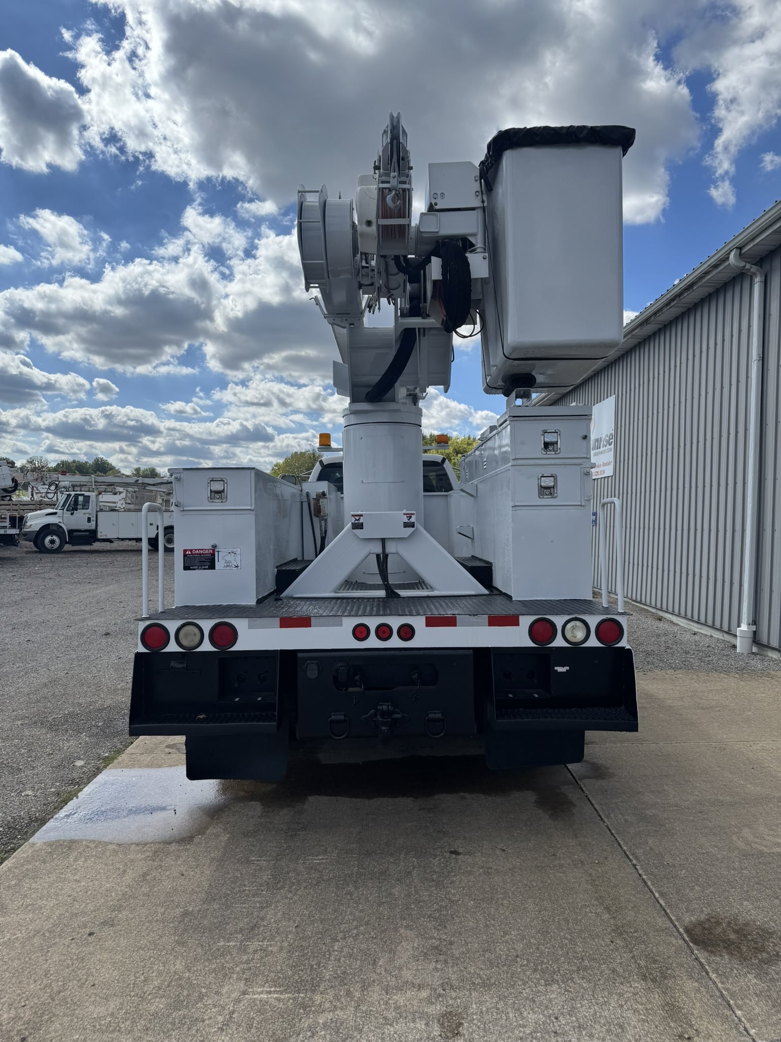 60' VERSALIFT VO355MHI ON 2009 FORD F750 CHASSIS 4X2 - Image 9