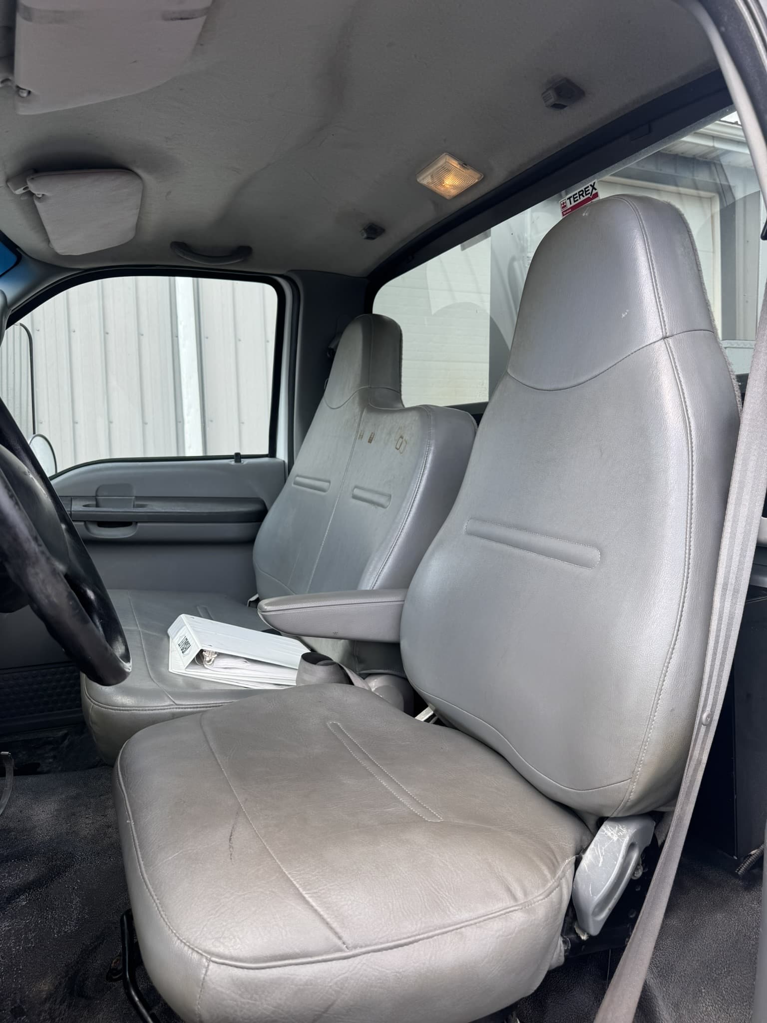 60' VERSALIFT VO355MHI ON 2009 FORD F750 CHASSIS 4X2 - Image 24