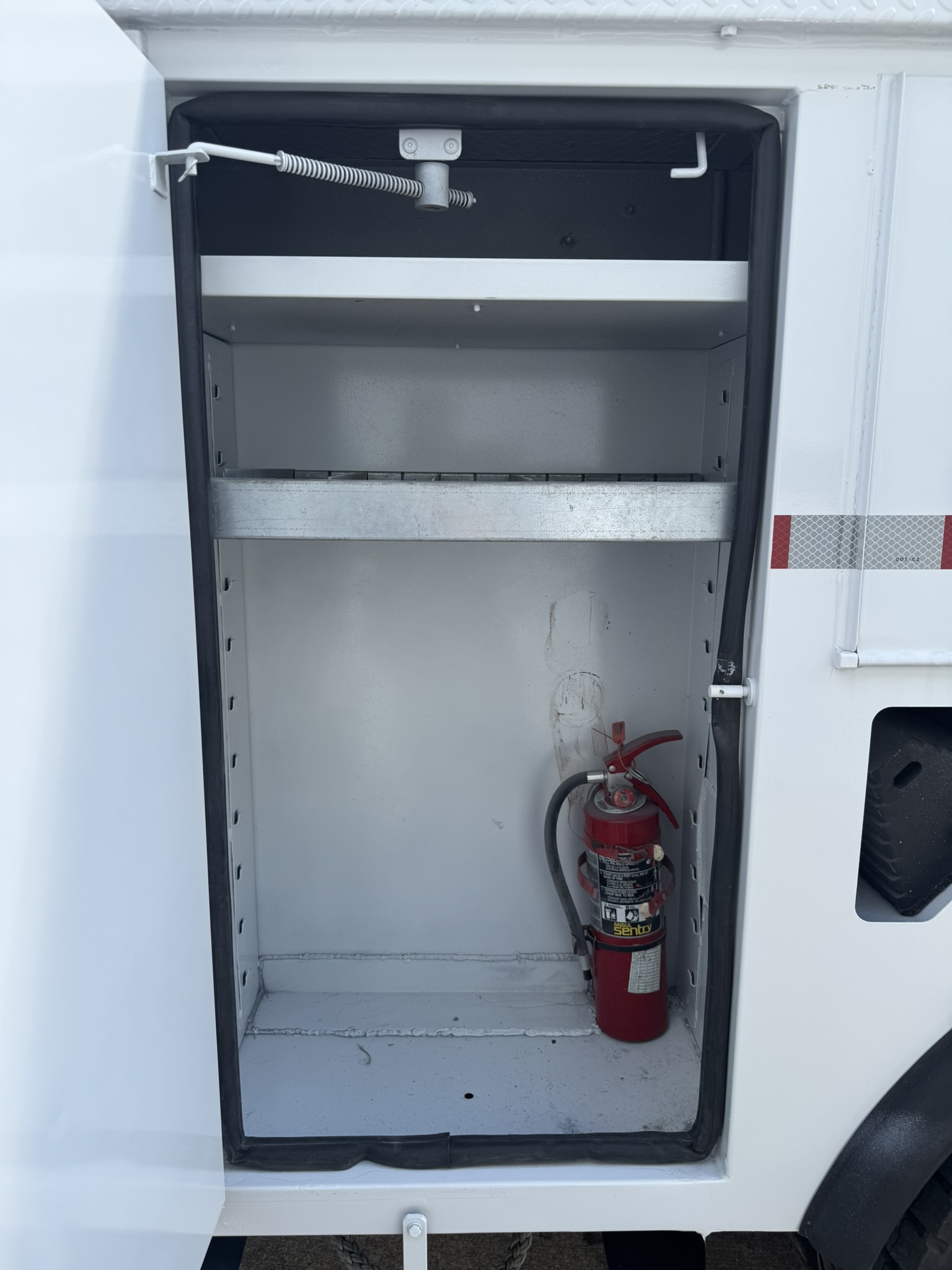 60' VERSALIFT VO355MHI ON 2009 FORD F750 CHASSIS 4X2 - Image 30
