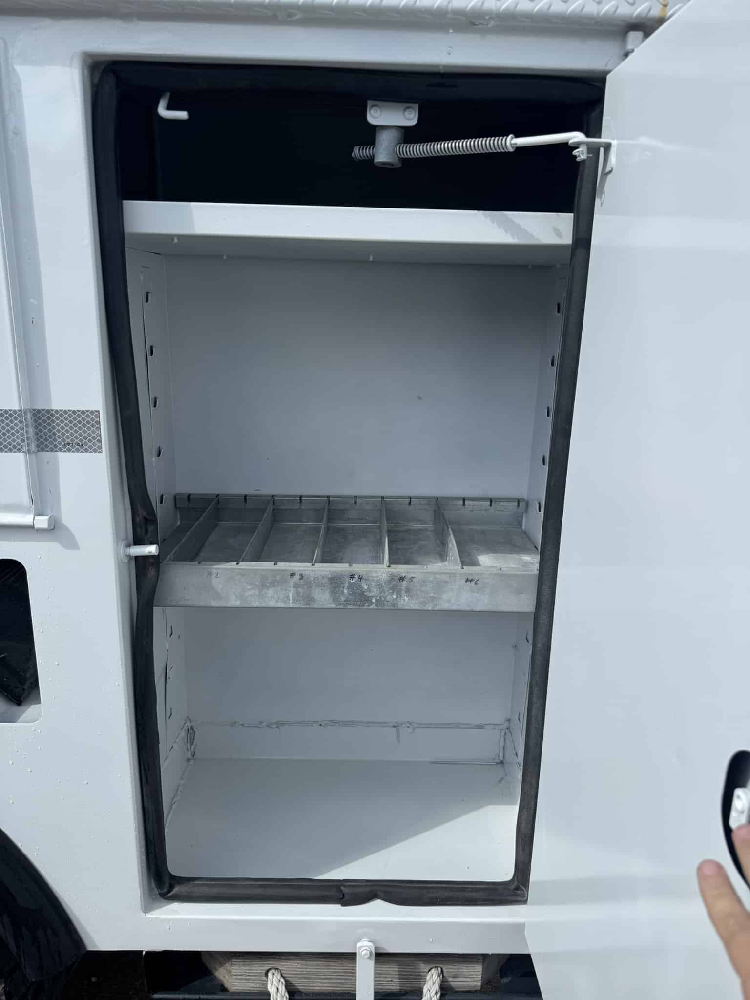 60' VERSALIFT VO355MHI ON 2009 FORD F750 CHASSIS 4X2 - Image 25