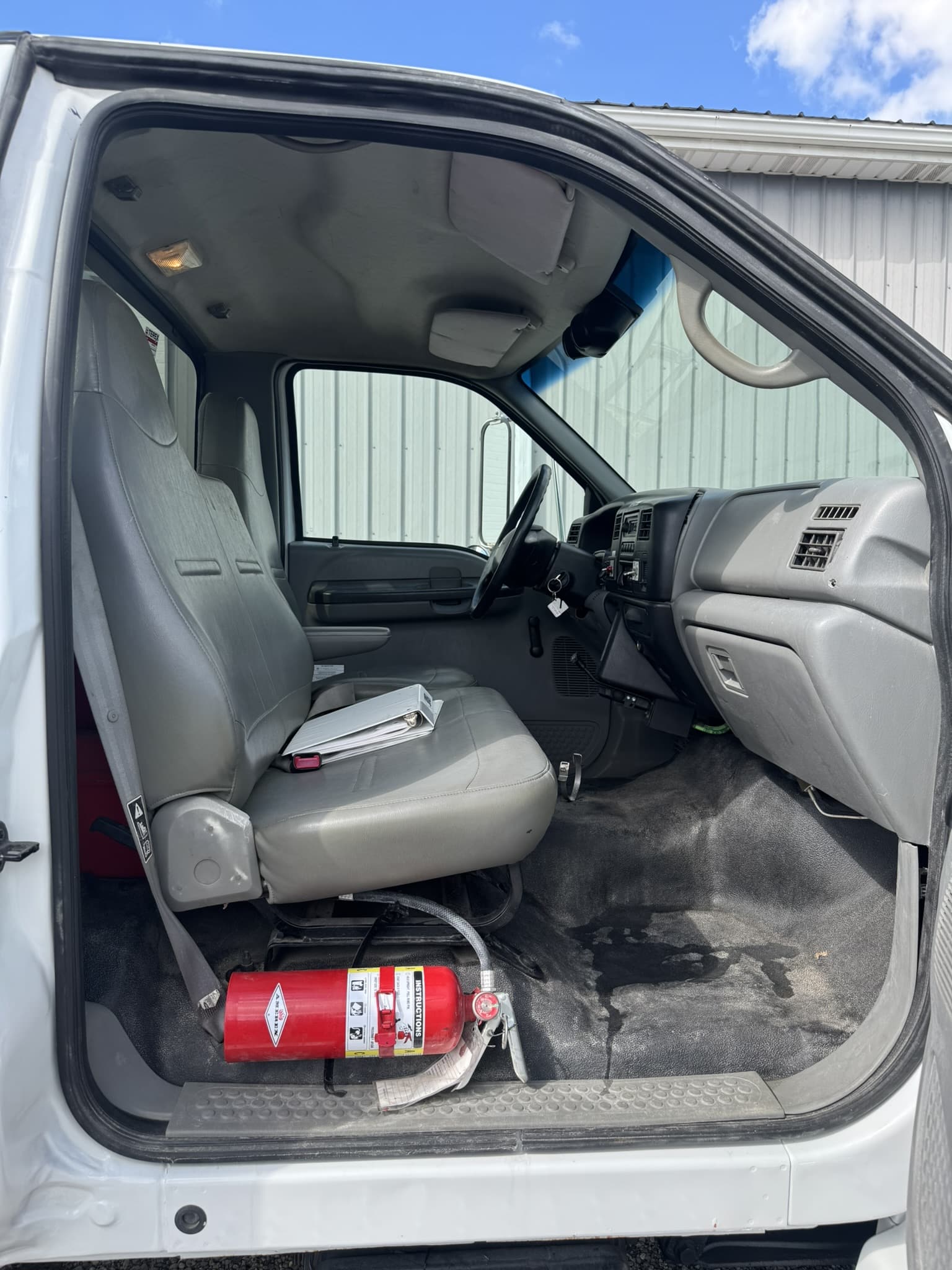 60' VERSALIFT VO355MHI ON 2009 FORD F750 CHASSIS 4X2 - Image 13