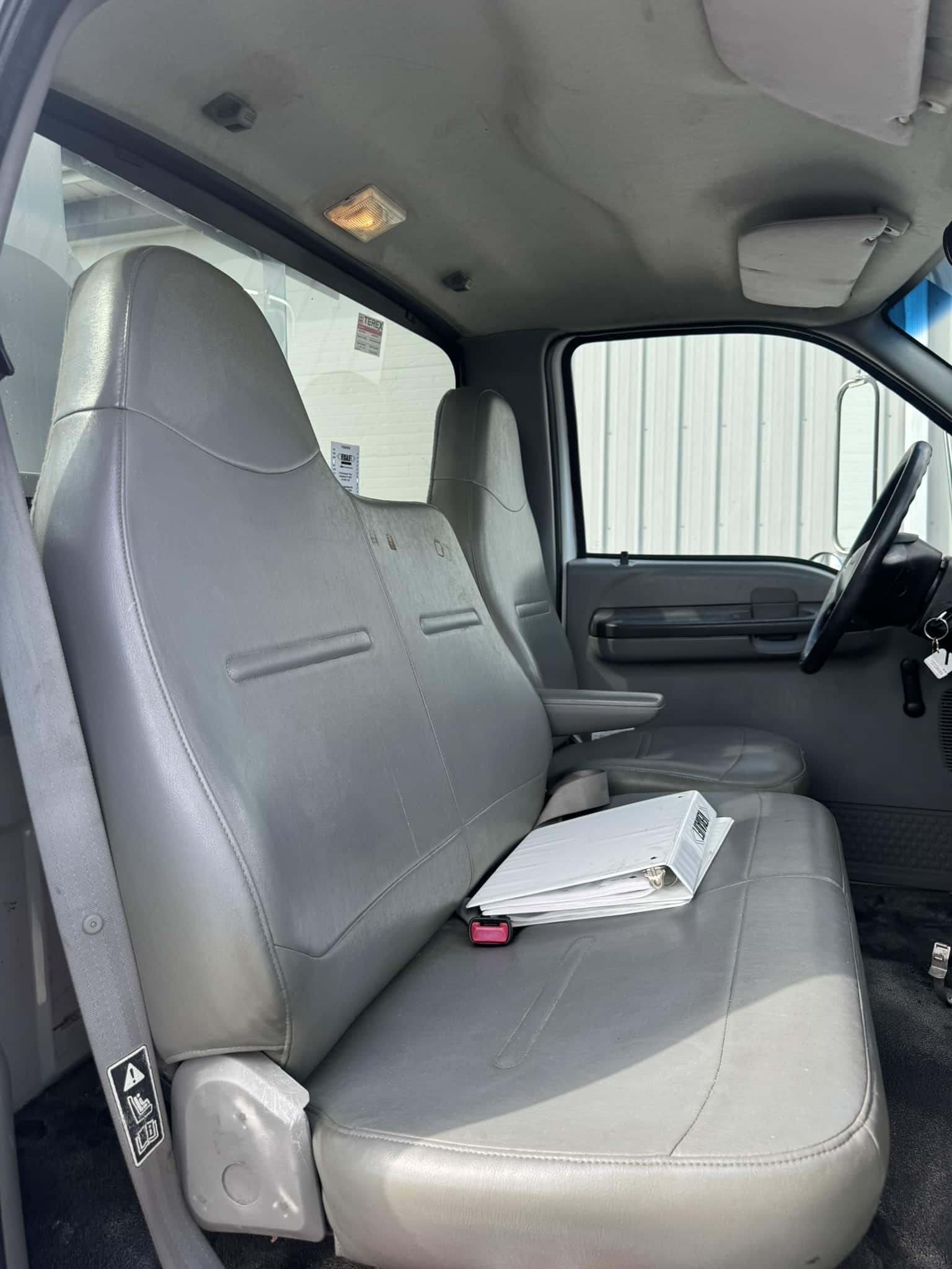 60' VERSALIFT VO355MHI ON 2009 FORD F750 CHASSIS 4X2 - Image 12