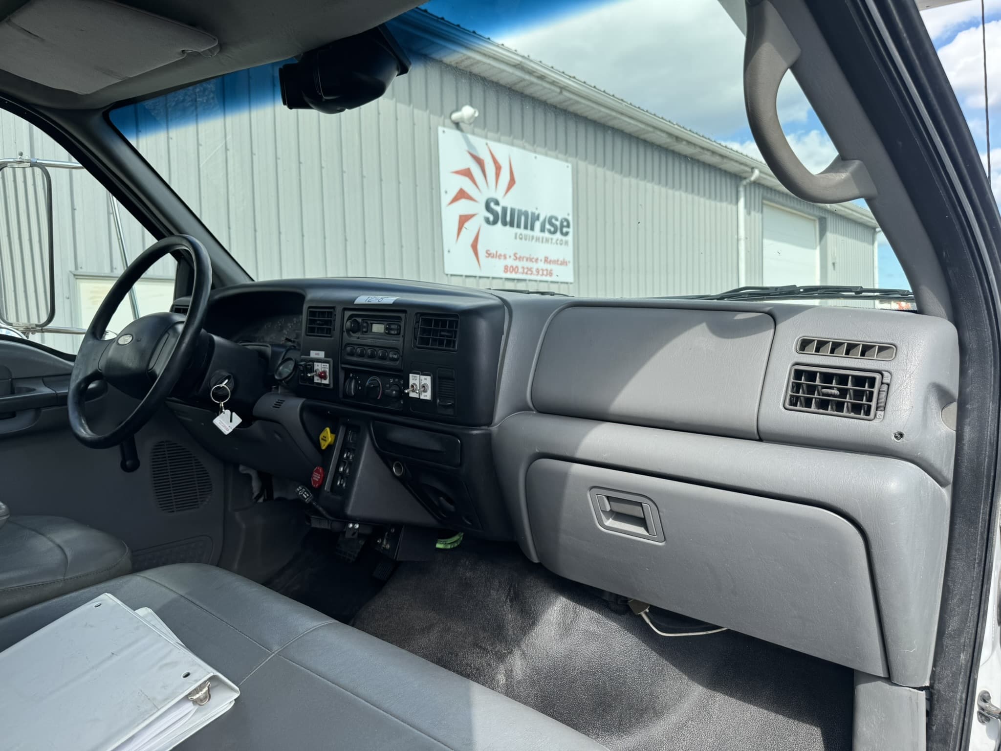 60' VERSALIFT VO355MHI ON 2009 FORD F750 CHASSIS 4X2 - Image 11