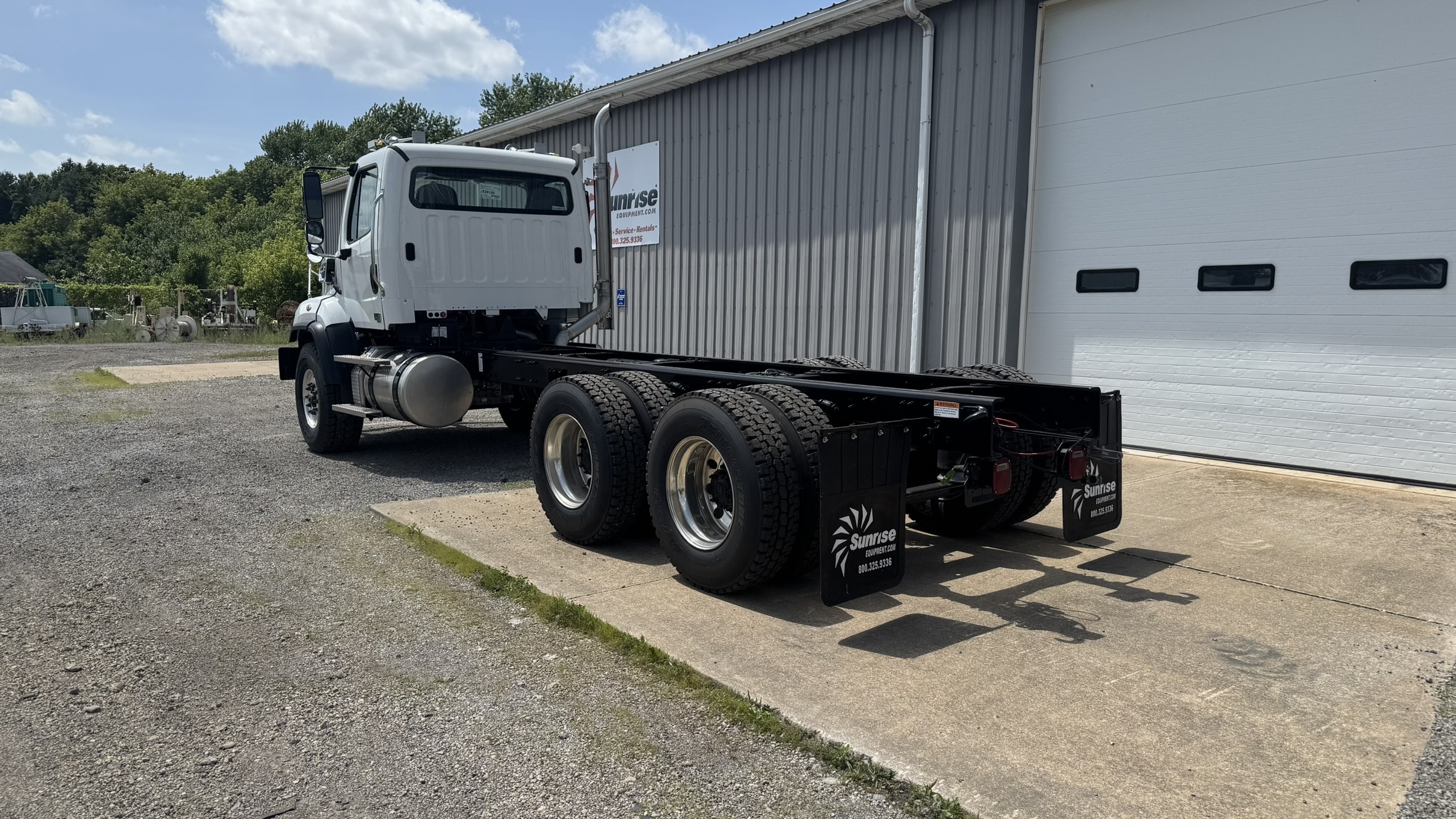 2026 FREIGHTLINER 114SD PLUS 6x4 CAB & CHASSIS - Image 4