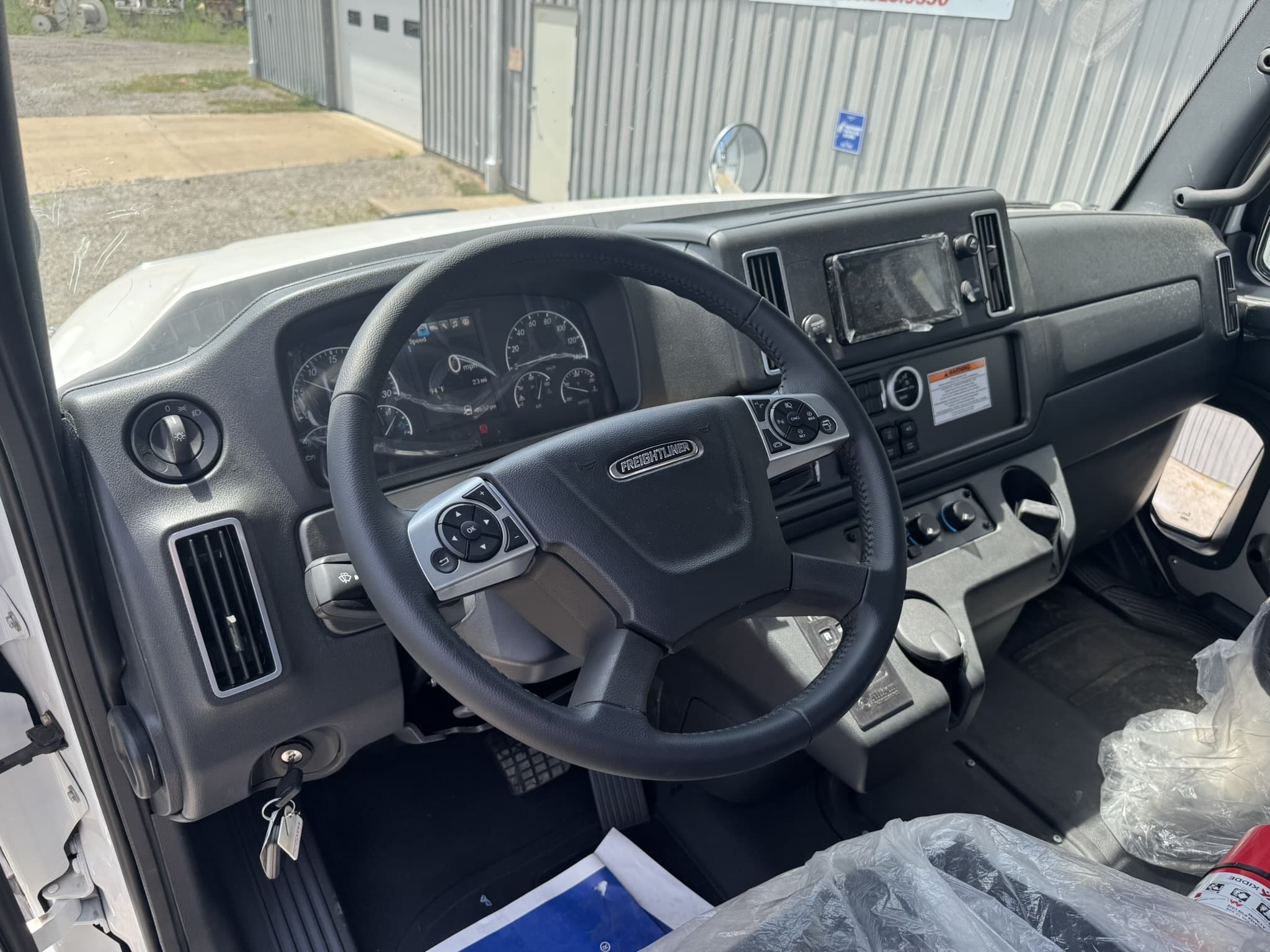 2026 FREIGHTLINER 114SD PLUS 6x4 CAB & CHASSIS - Image 12