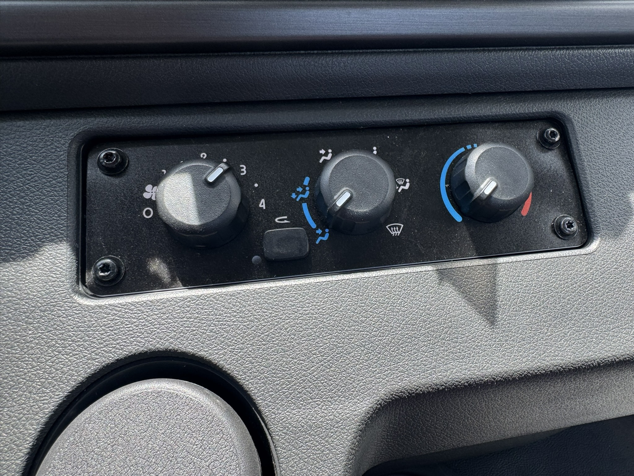 2026 FREIGHTLINER 114SD PLUS 6x4 CAB & CHASSIS - Image 24