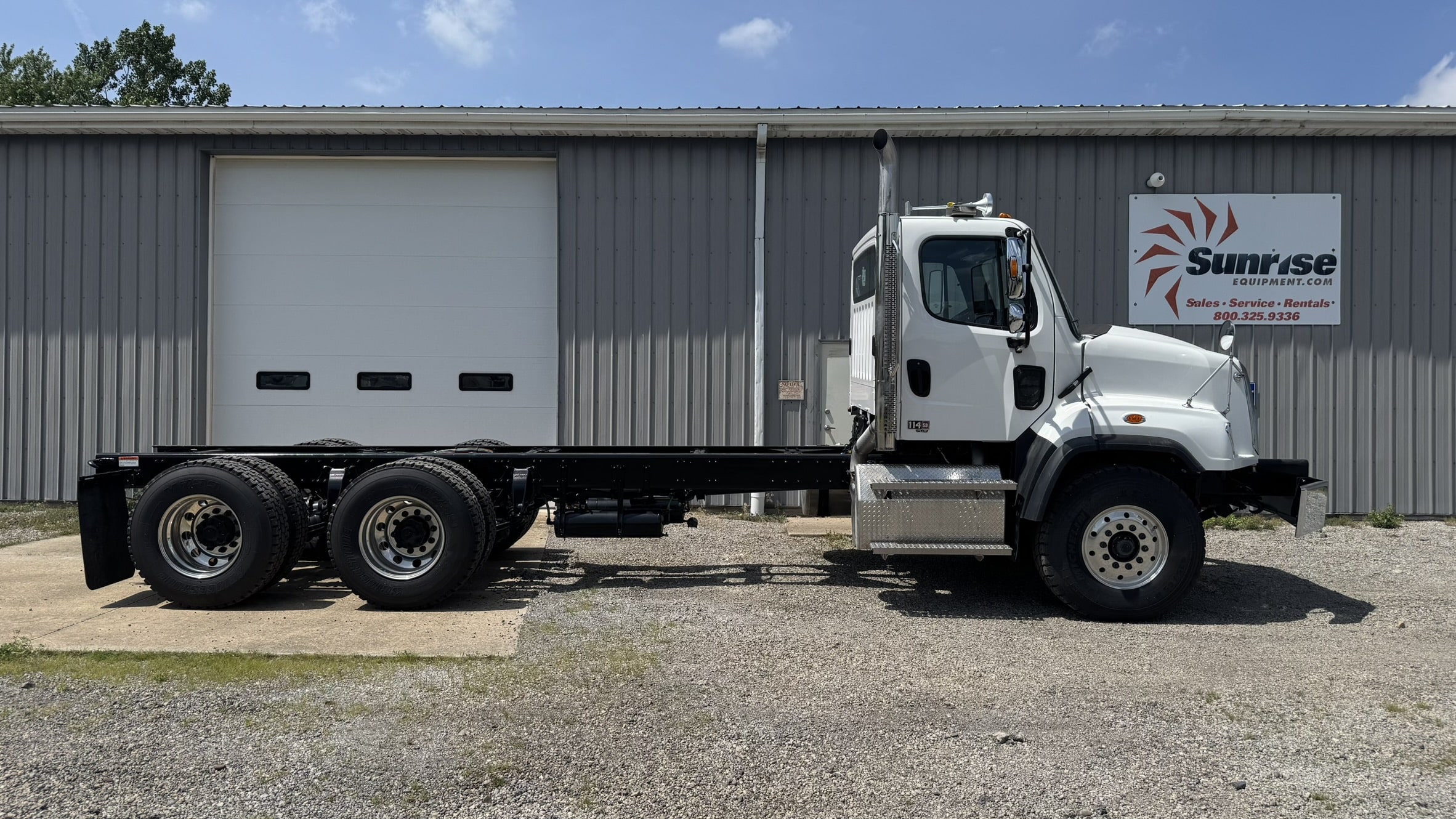 2026 FREIGHTLINER 114SD PLUS 6x4 CAB & CHASSIS - Image 6