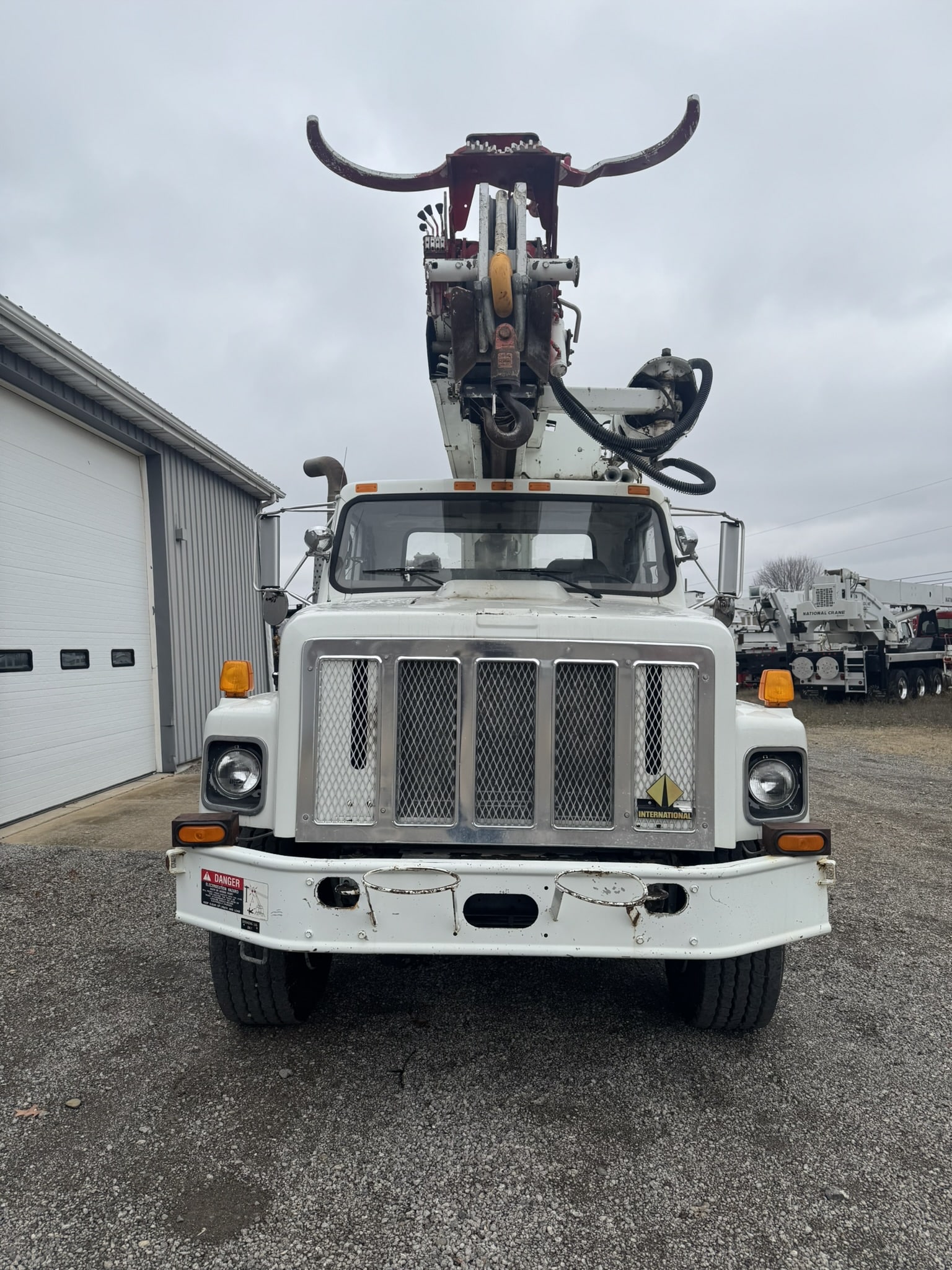 ALTEC D4060T-R DIGGER DERRICK ON A 1998 INTERNATIONAL 2654 6X4 CHASSIS - Image 8