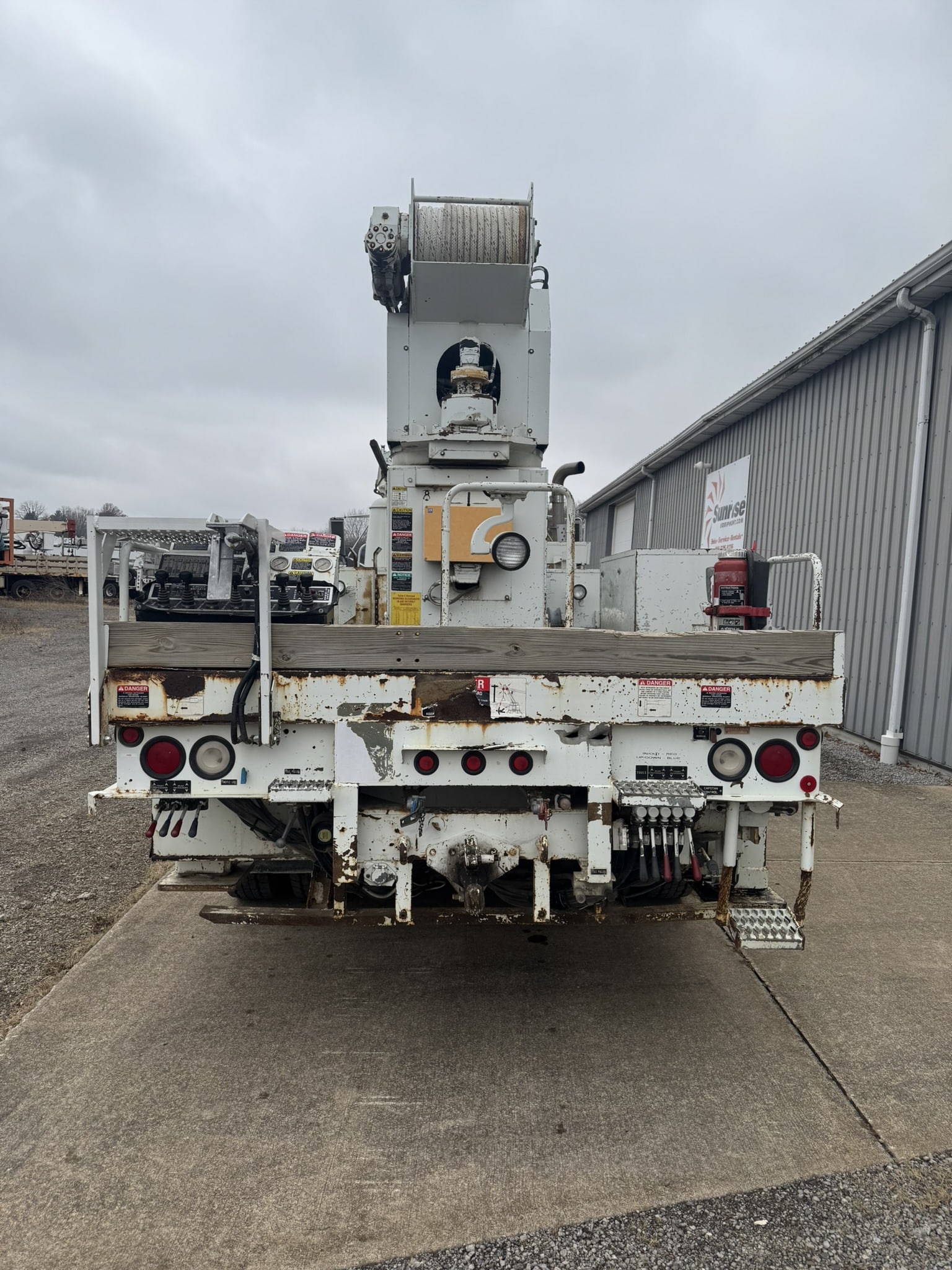 ALTEC D4060T-R DIGGER DERRICK ON A 1998 INTERNATIONAL 2654 6X4 CHASSIS - Image 9