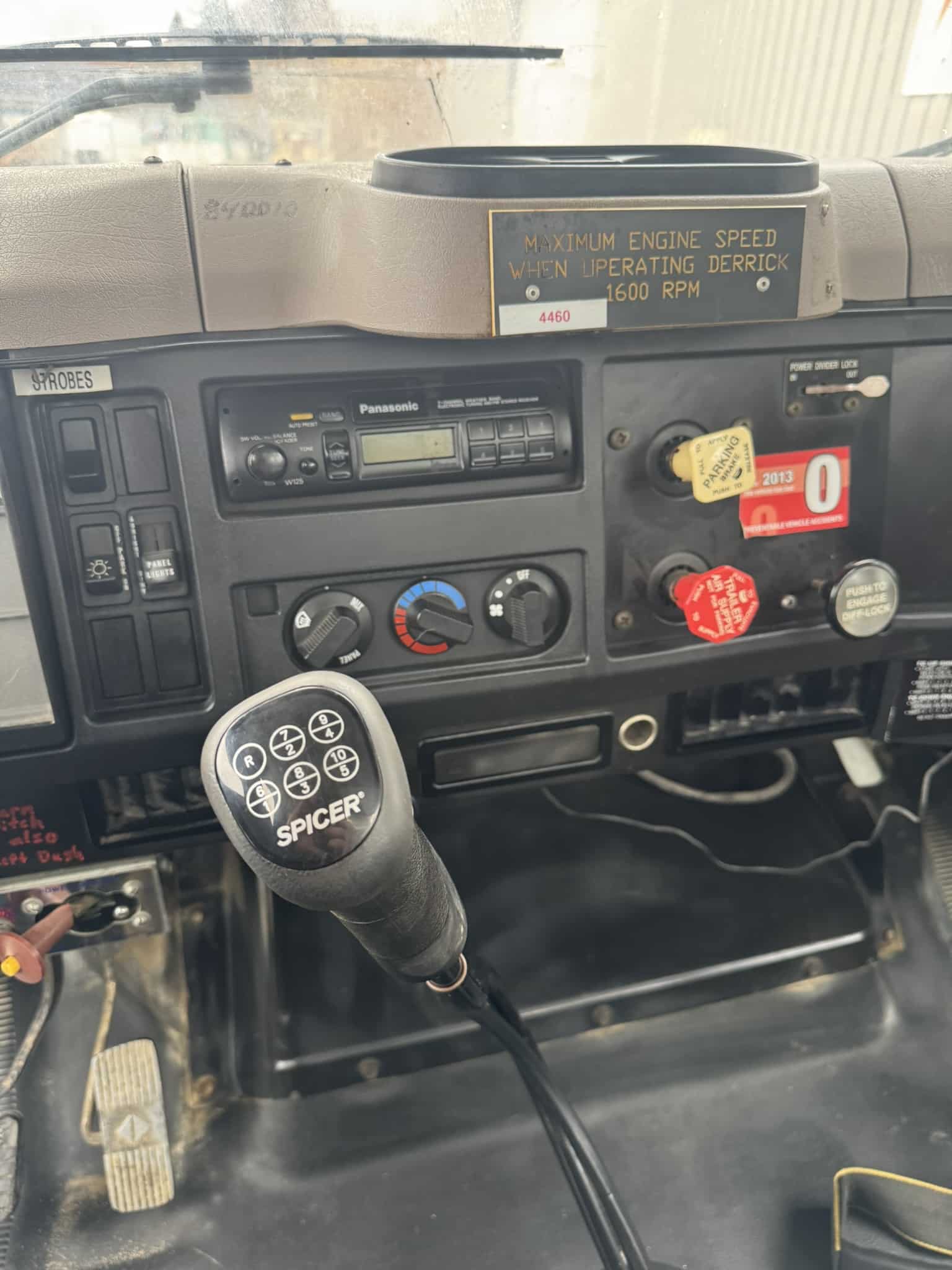 ALTEC D4060T-R DIGGER DERRICK ON A 1998 INTERNATIONAL 2654 6X4 CHASSIS - Image 16