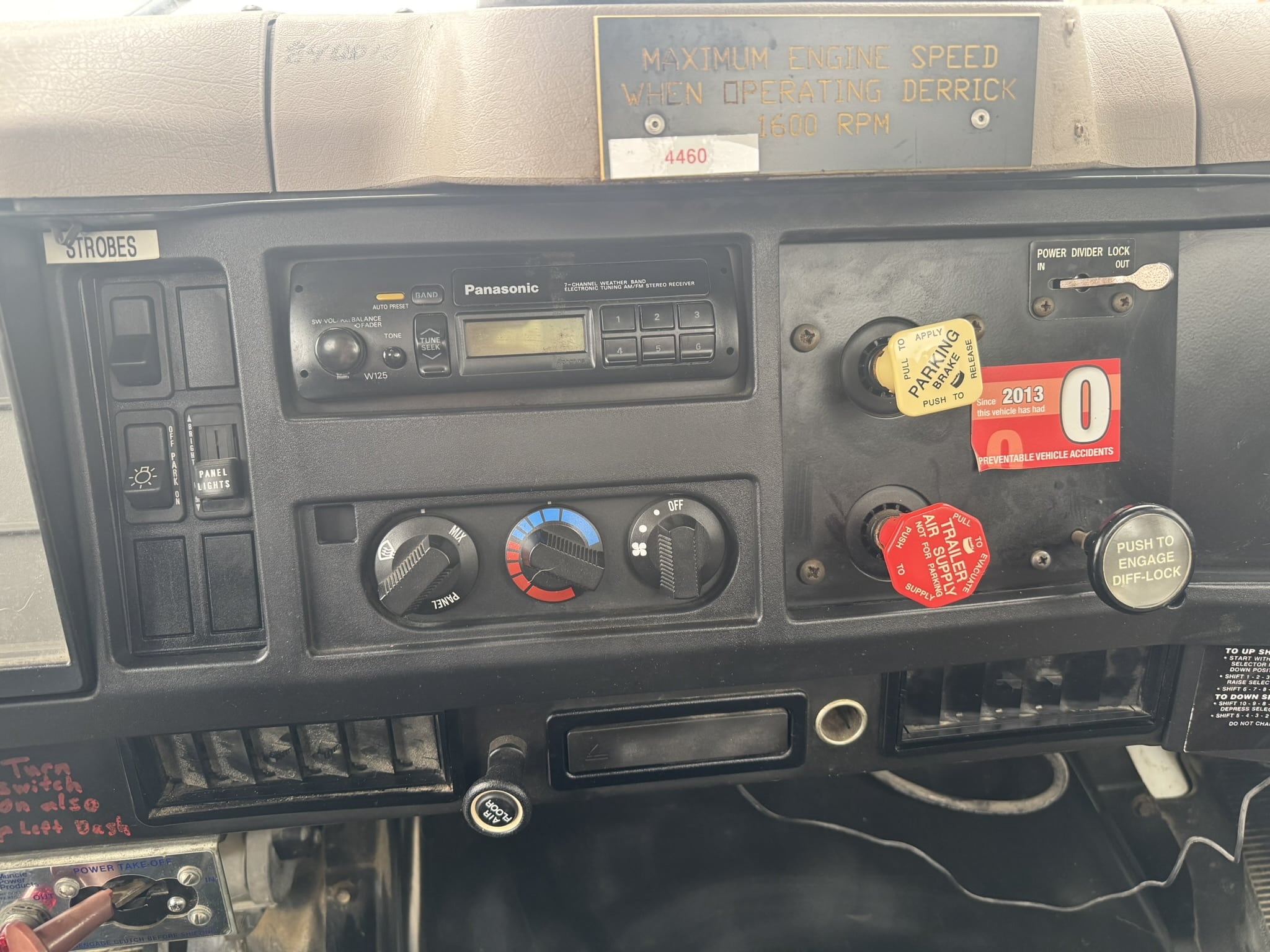 ALTEC D4060T-R DIGGER DERRICK ON A 1998 INTERNATIONAL 2654 6X4 CHASSIS - Image 18