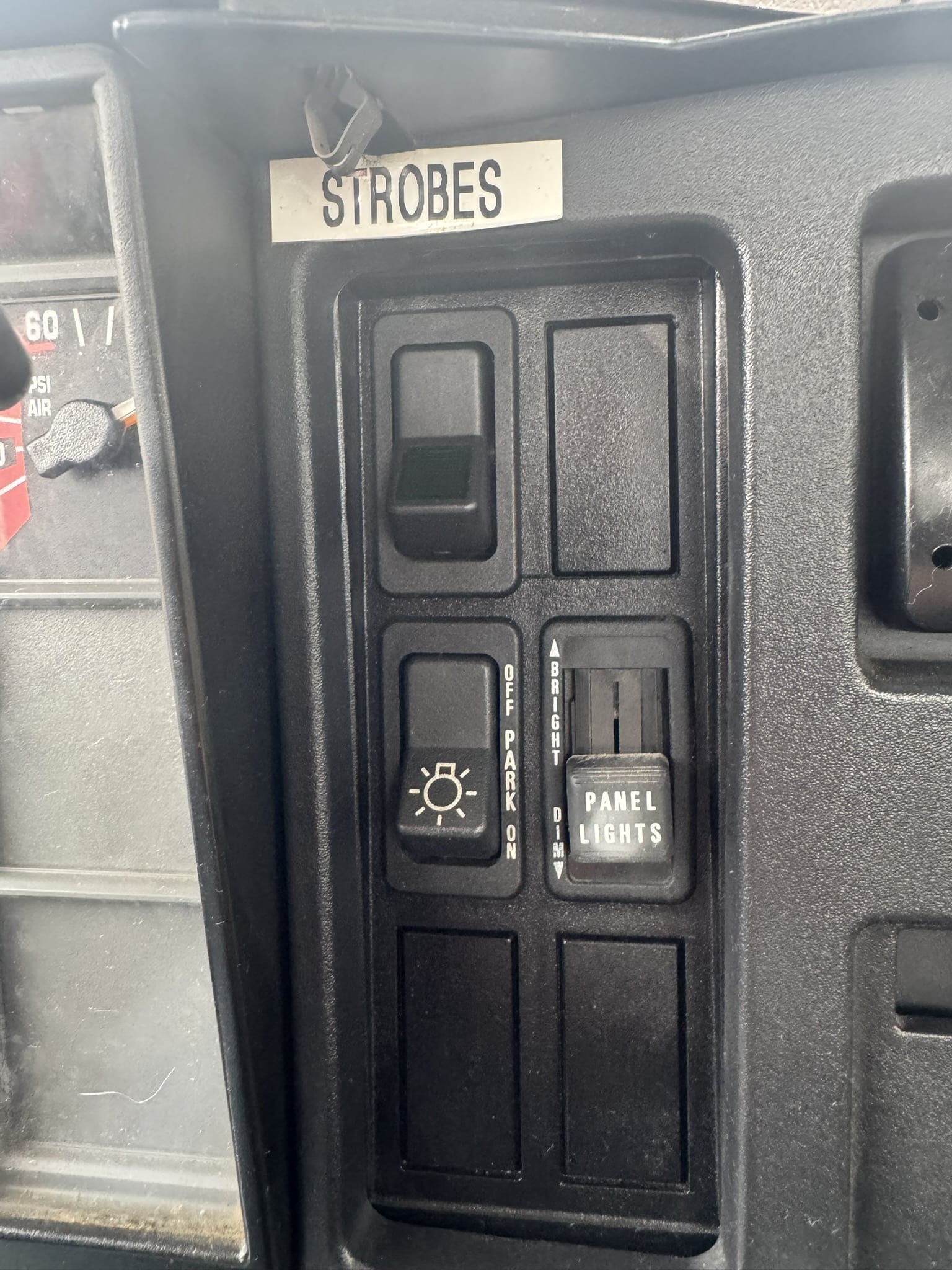 ALTEC D4060T-R DIGGER DERRICK ON A 1998 INTERNATIONAL 2654 6X4 CHASSIS - Image 19