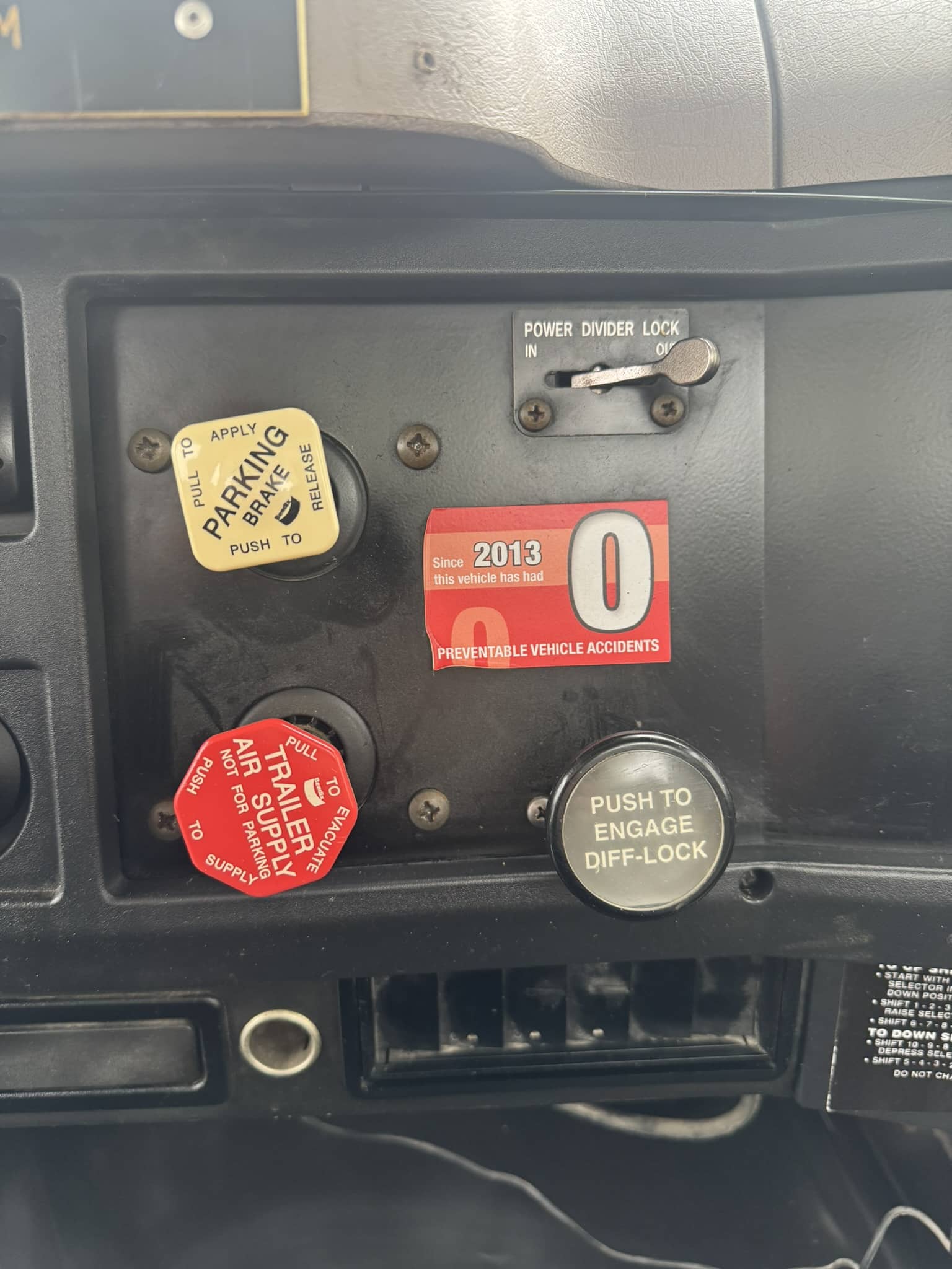 ALTEC D4060T-R DIGGER DERRICK ON A 1998 INTERNATIONAL 2654 6X4 CHASSIS - Image 21