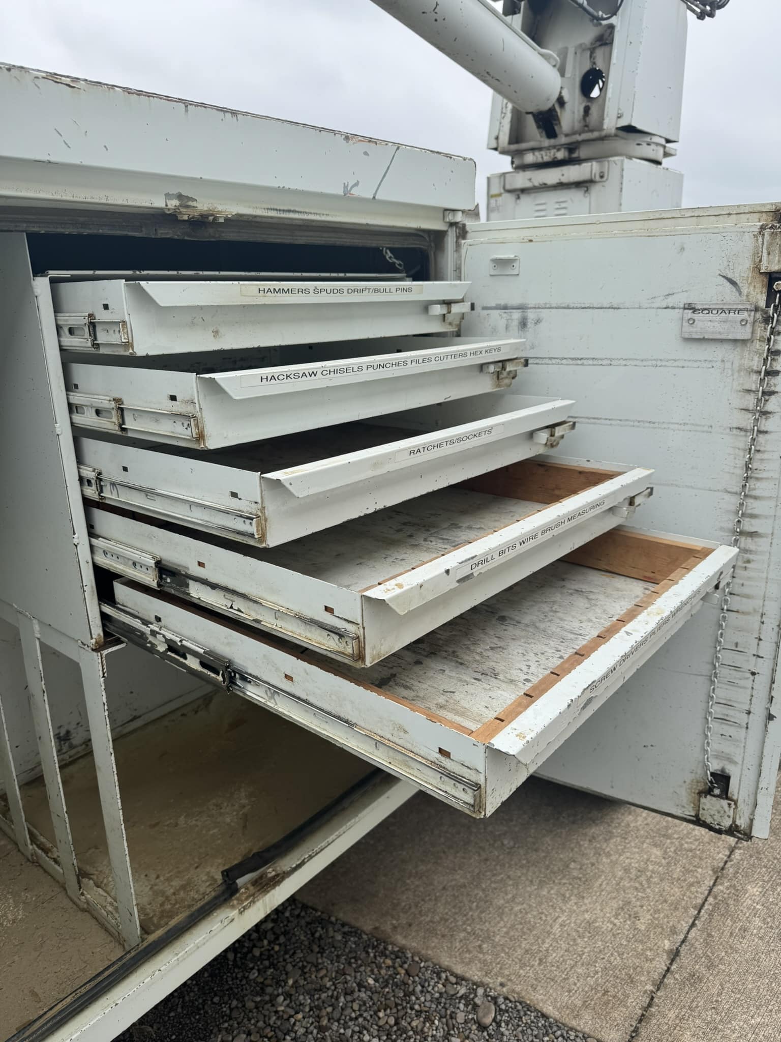 ALTEC D4060T-R DIGGER DERRICK ON A 1998 INTERNATIONAL 2654 6X4 CHASSIS - Image 23