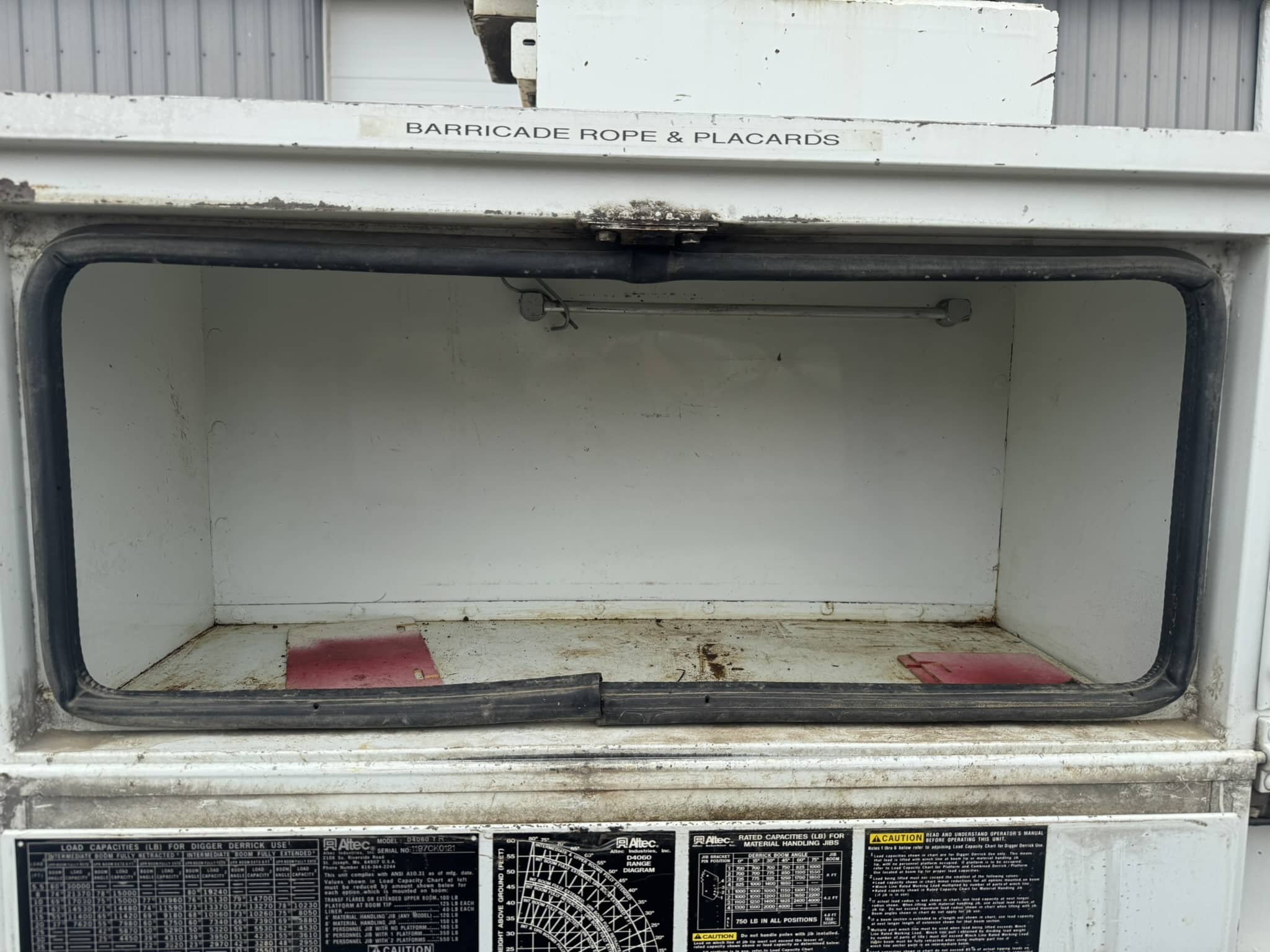 ALTEC D4060T-R DIGGER DERRICK ON A 1998 INTERNATIONAL 2654 6X4 CHASSIS - Image 26