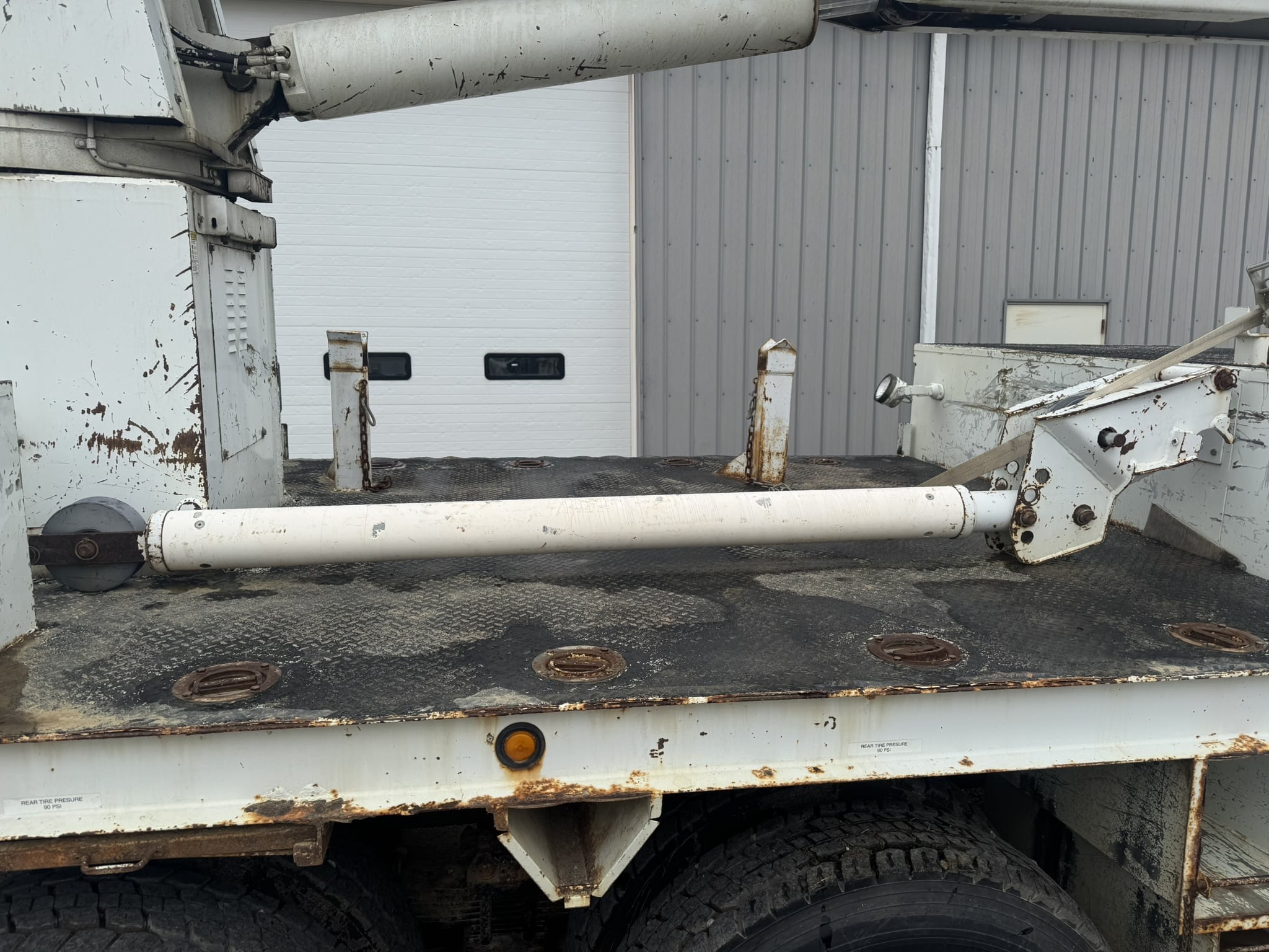 ALTEC D4060T-R DIGGER DERRICK ON A 1998 INTERNATIONAL 2654 6X4 CHASSIS - Image 27