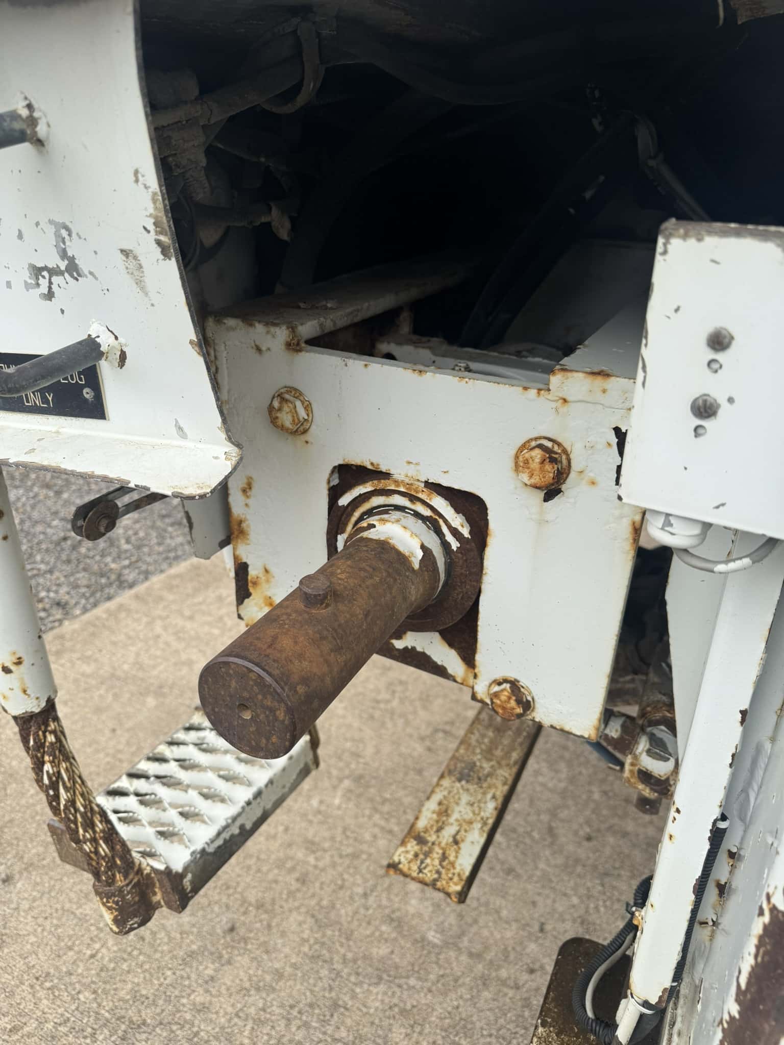 ALTEC D4060T-R DIGGER DERRICK ON A 1998 INTERNATIONAL 2654 6X4 CHASSIS - Image 28