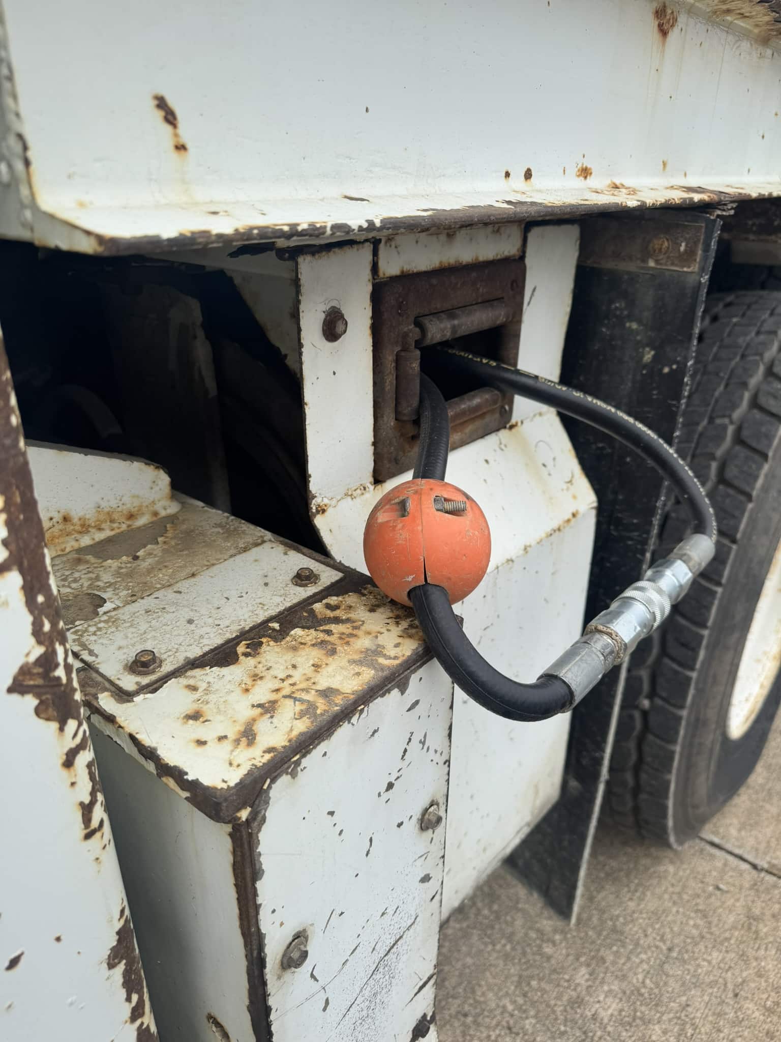 ALTEC D4060T-R DIGGER DERRICK ON A 1998 INTERNATIONAL 2654 6X4 CHASSIS - Image 29