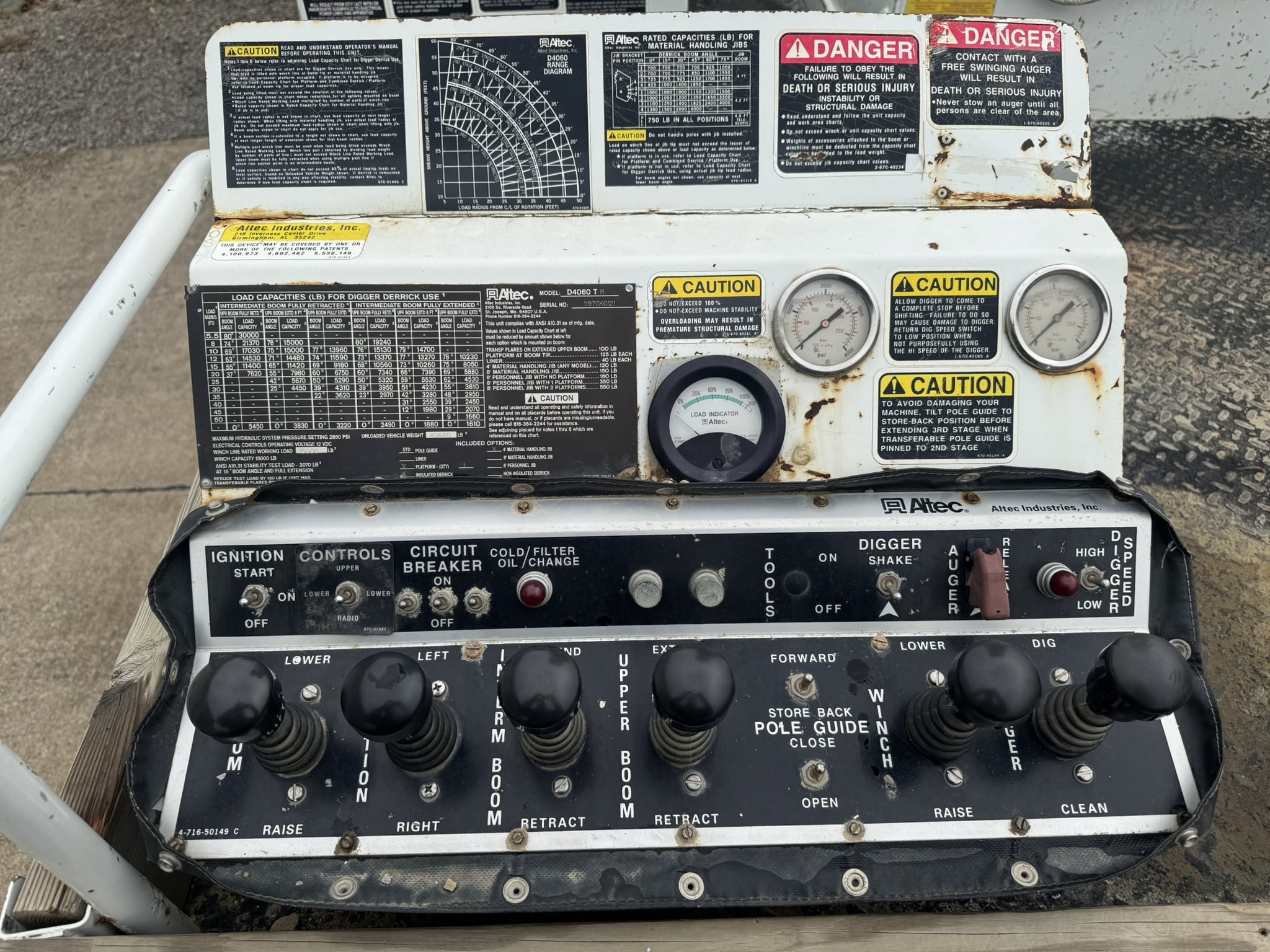 ALTEC D4060T-R DIGGER DERRICK ON A 1998 INTERNATIONAL 2654 6X4 CHASSIS - Image 31