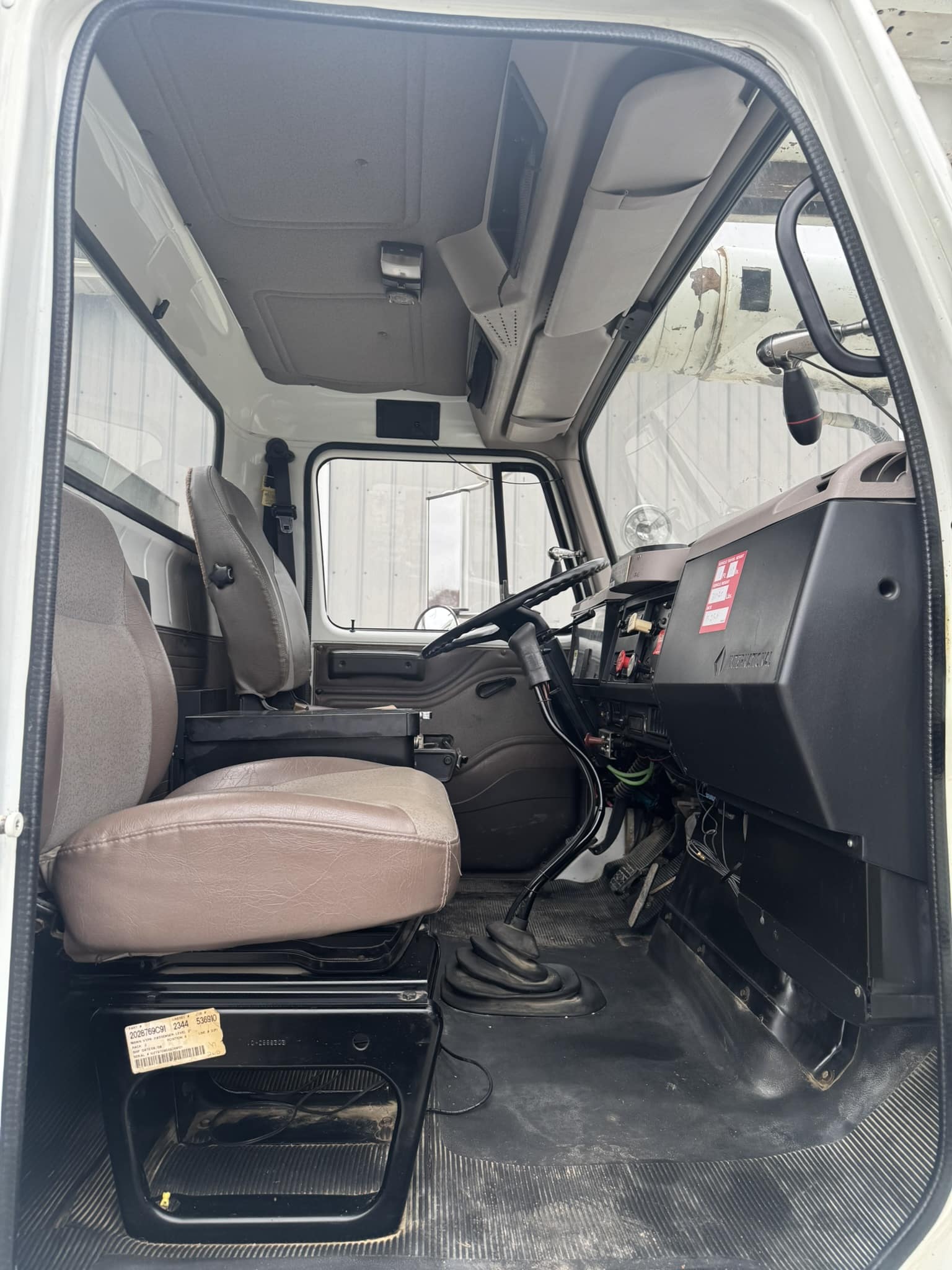 ALTEC D4060T-R DIGGER DERRICK ON A 1998 INTERNATIONAL 2654 6X4 CHASSIS - Image 33