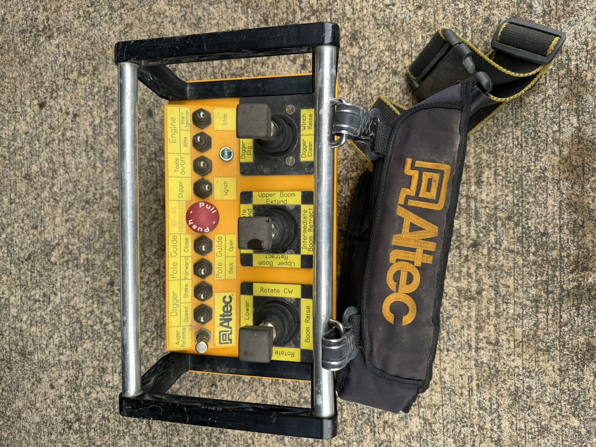 ALTEC D4060T-R DIGGER DERRICK ON A 1998 INTERNATIONAL 2654 6X4 CHASSIS - Image 35