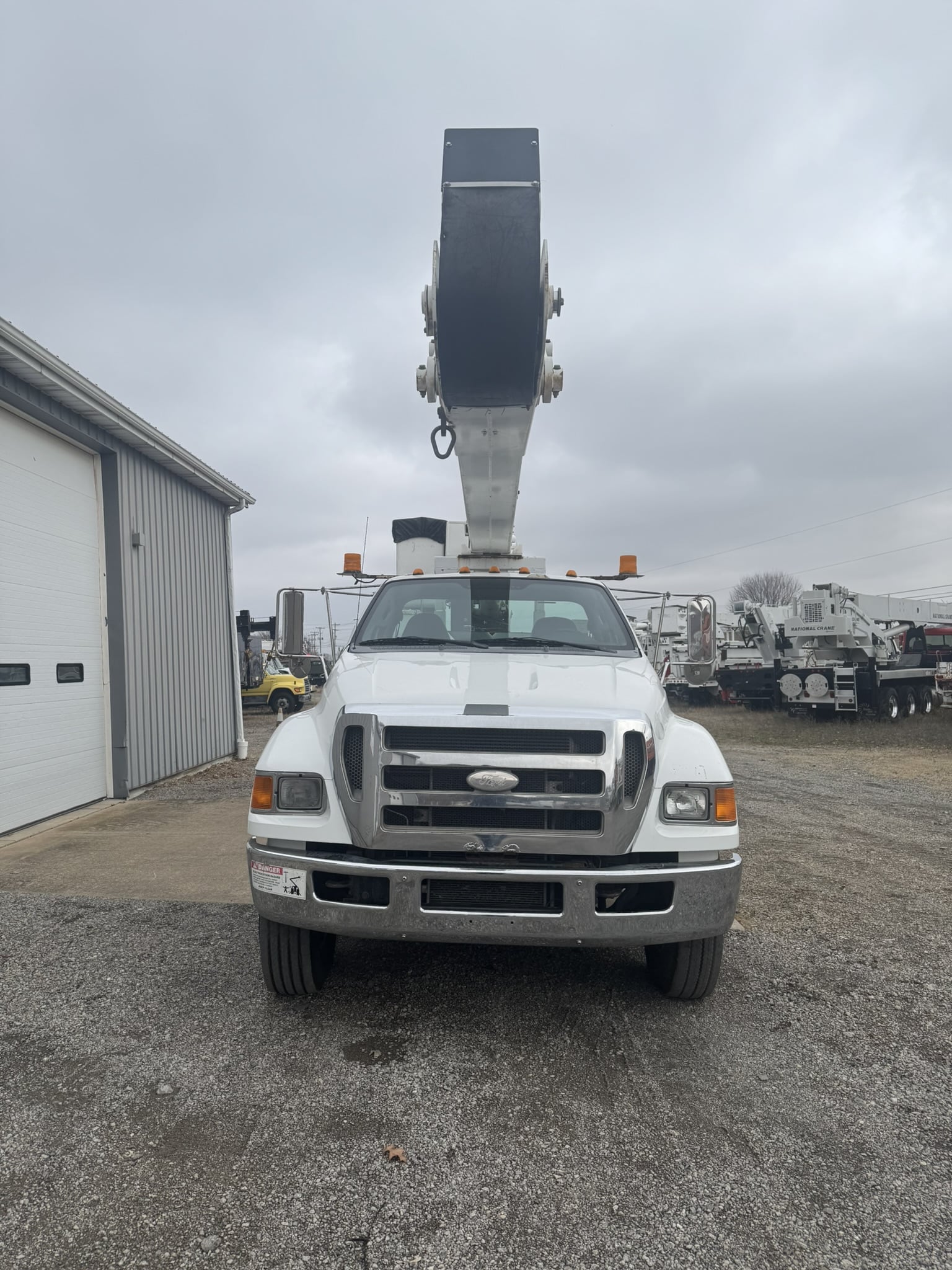 65' VERSALIFT VO460MHI ON 2015 FORD F750 4X2 CHASSIS - Image 8