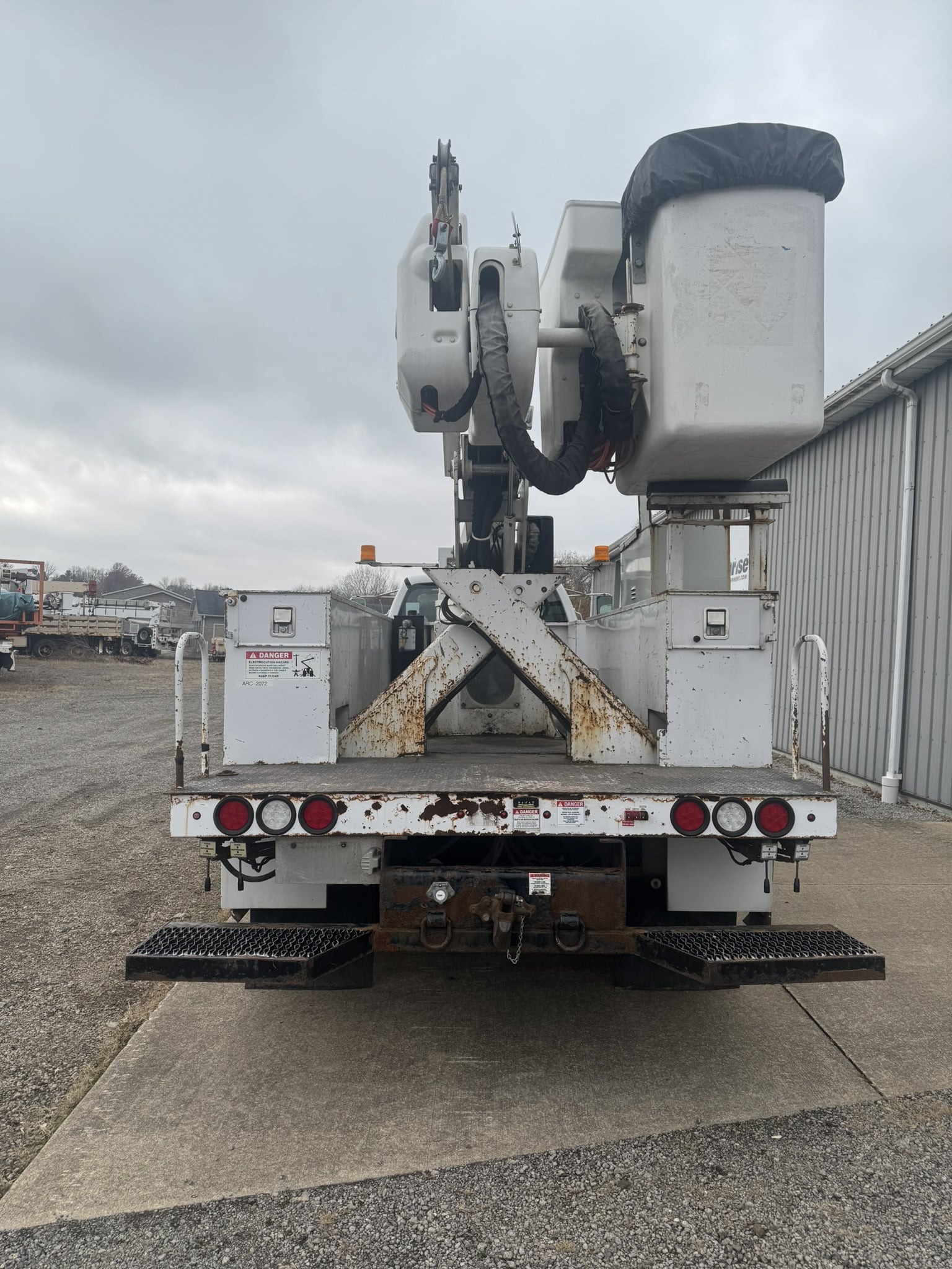 65' VERSALIFT VO460MHI ON 2015 FORD F750 4X2 CHASSIS - Image 9