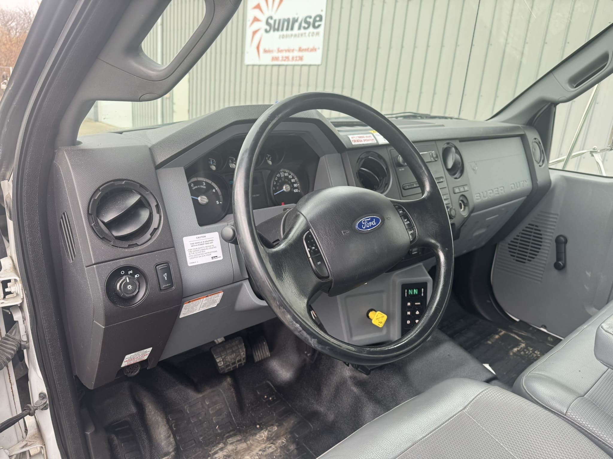 65' VERSALIFT VO460MHI ON 2015 FORD F750 4X2 CHASSIS - Image 12