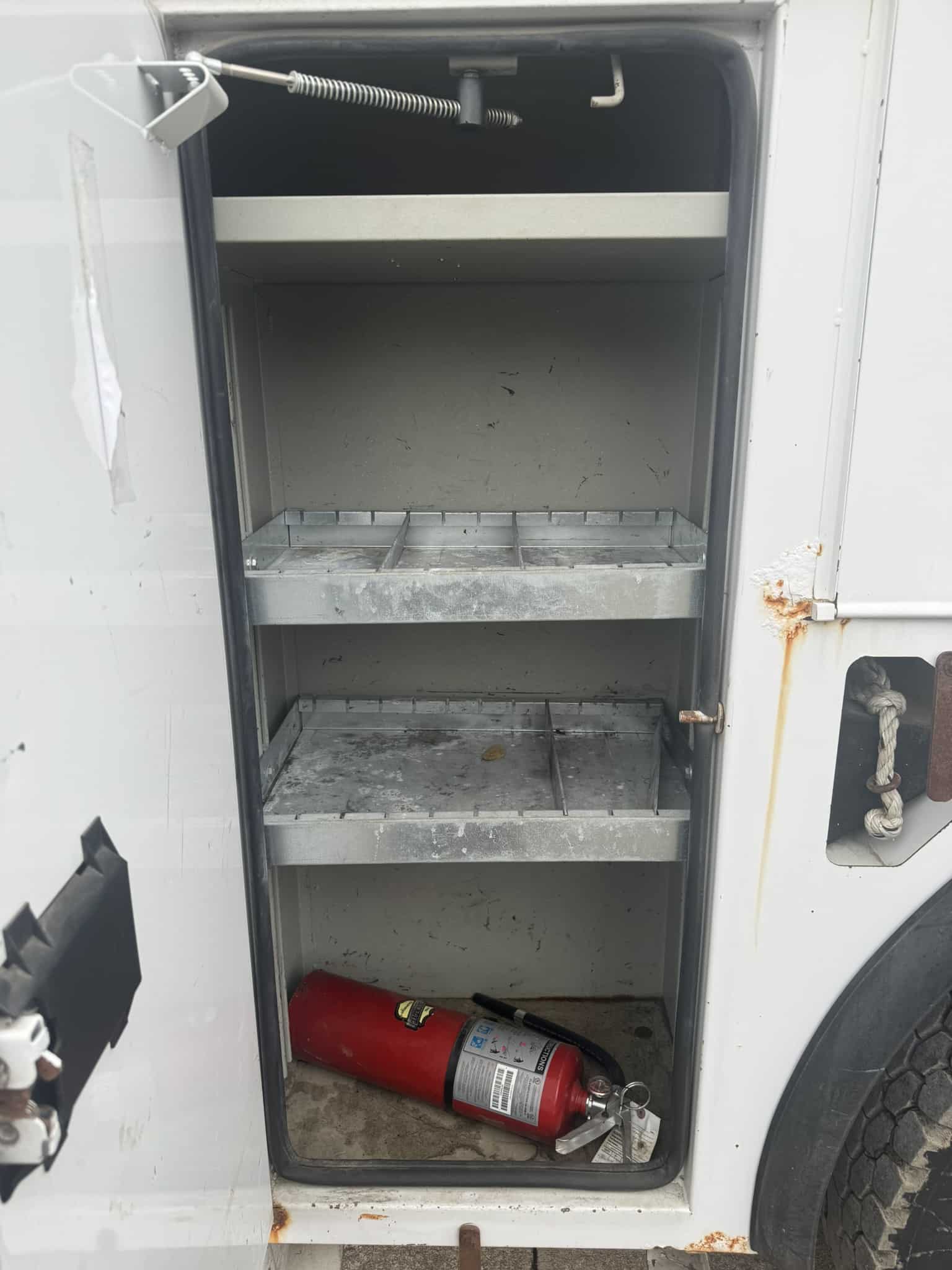 65' VERSALIFT VO460MHI ON 2015 FORD F750 4X2 CHASSIS - Image 26